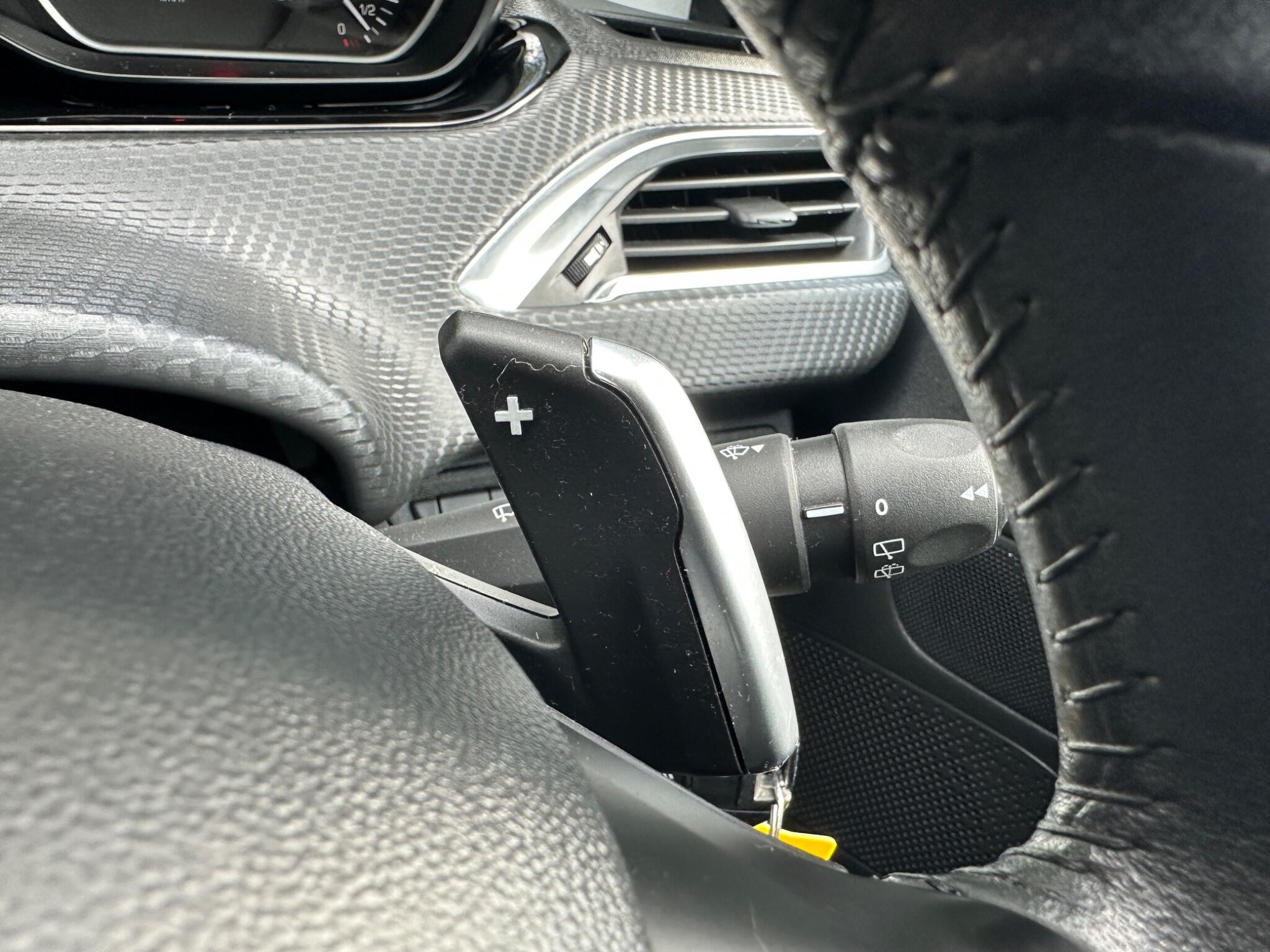 Peugeot 208 view 25