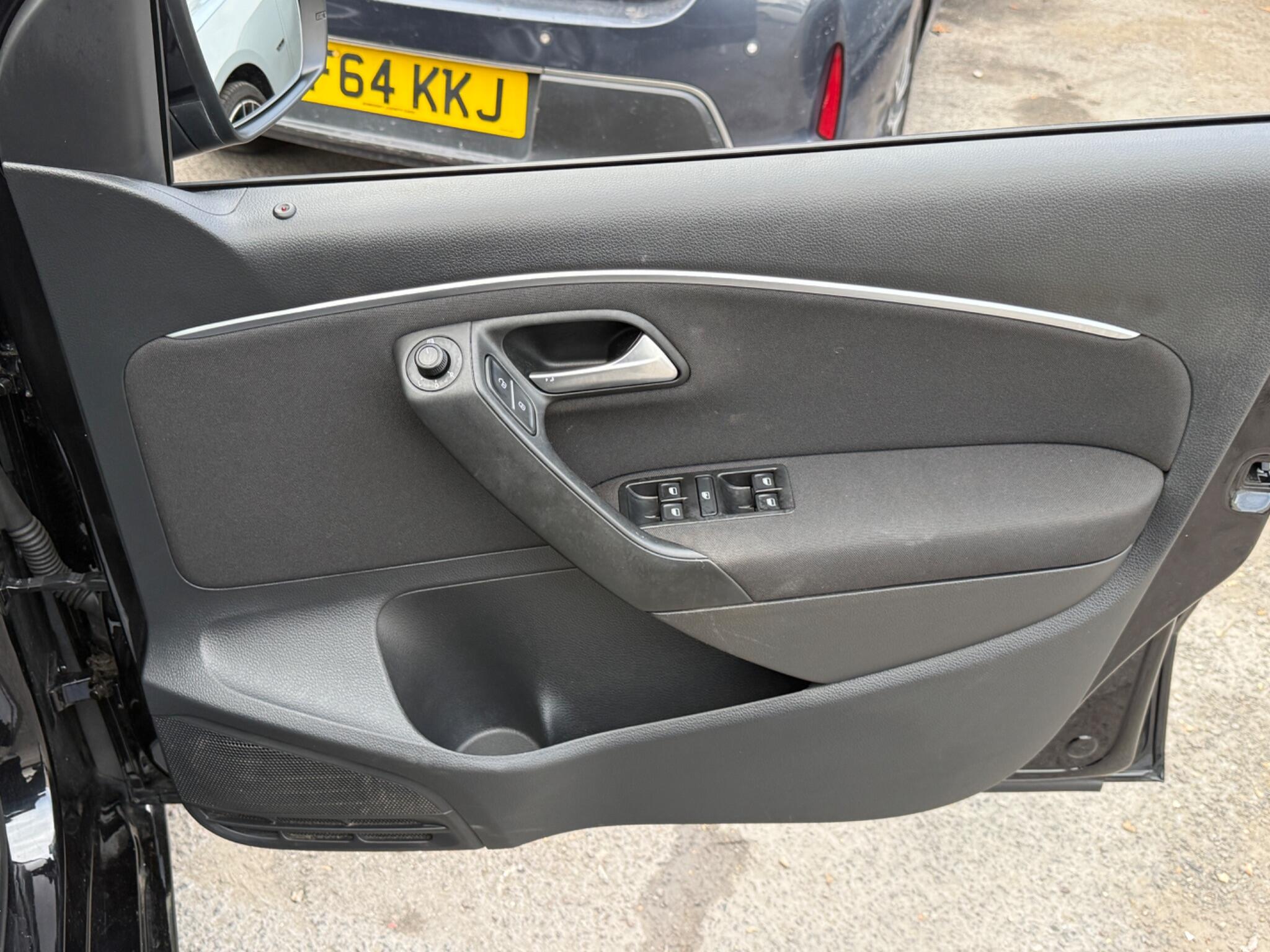 Volkswagen Polo - Image 33