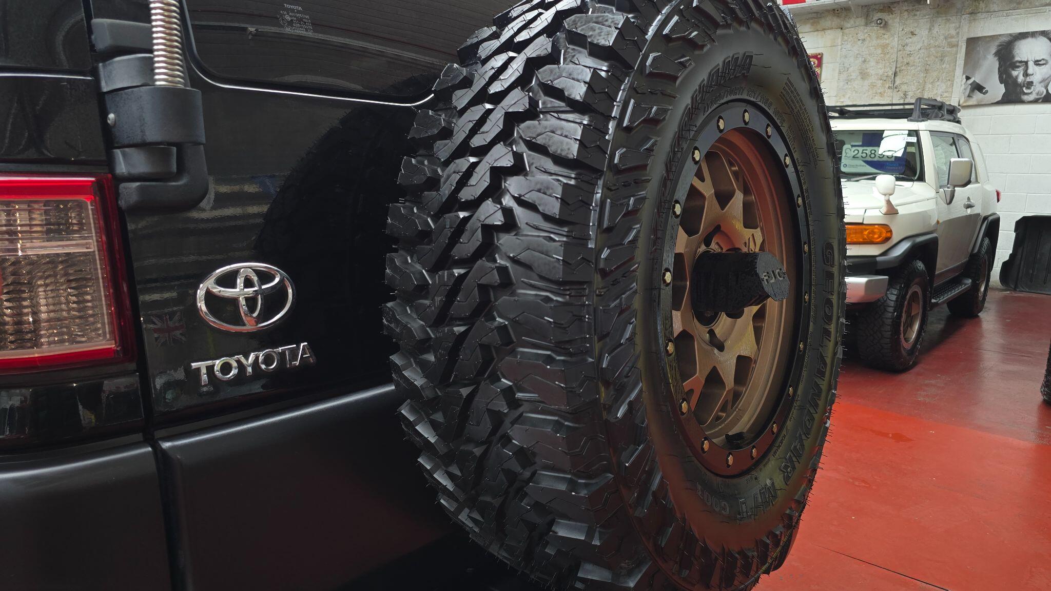 Toyota FJ Cruiser view 40