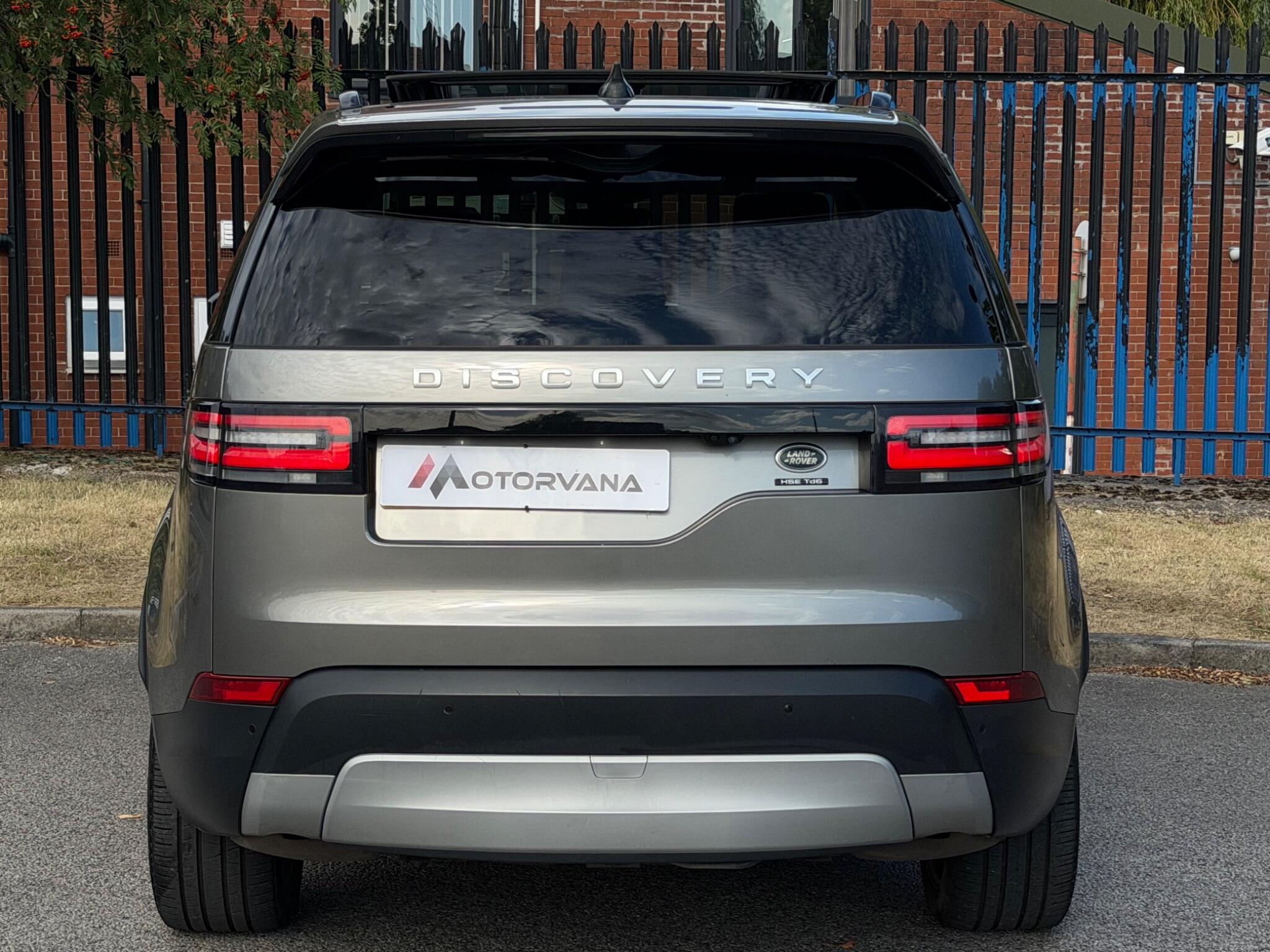 Land Rover Discovery view 11
