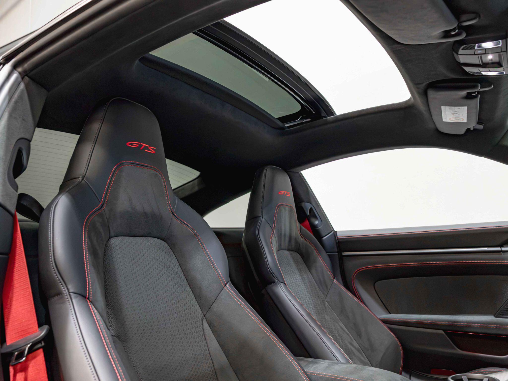 Porsche 911 view 3