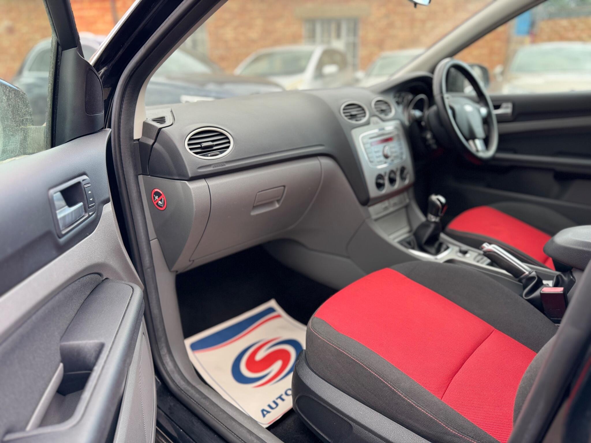 Ford Focus view 14