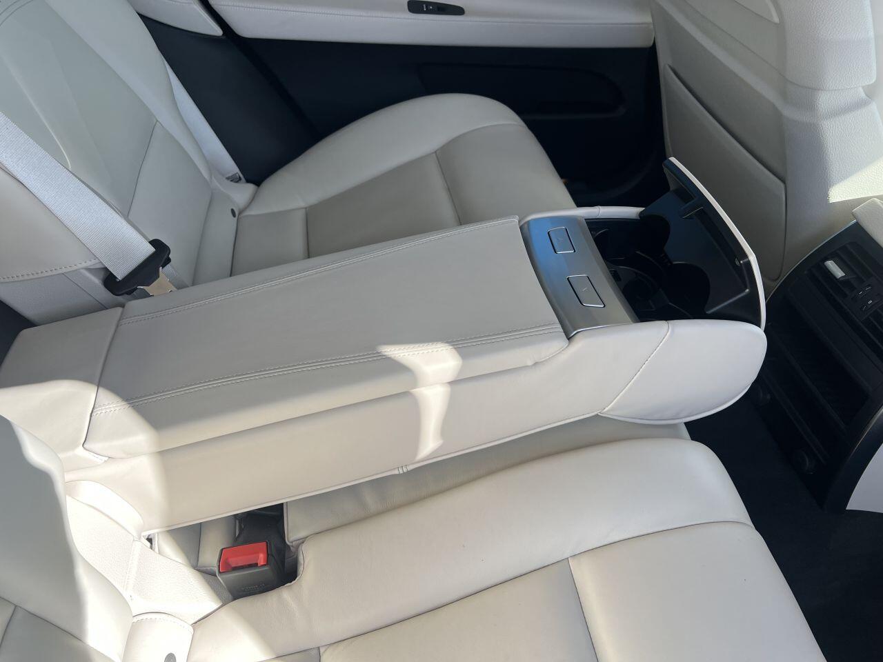 BMW 5 Series view 26