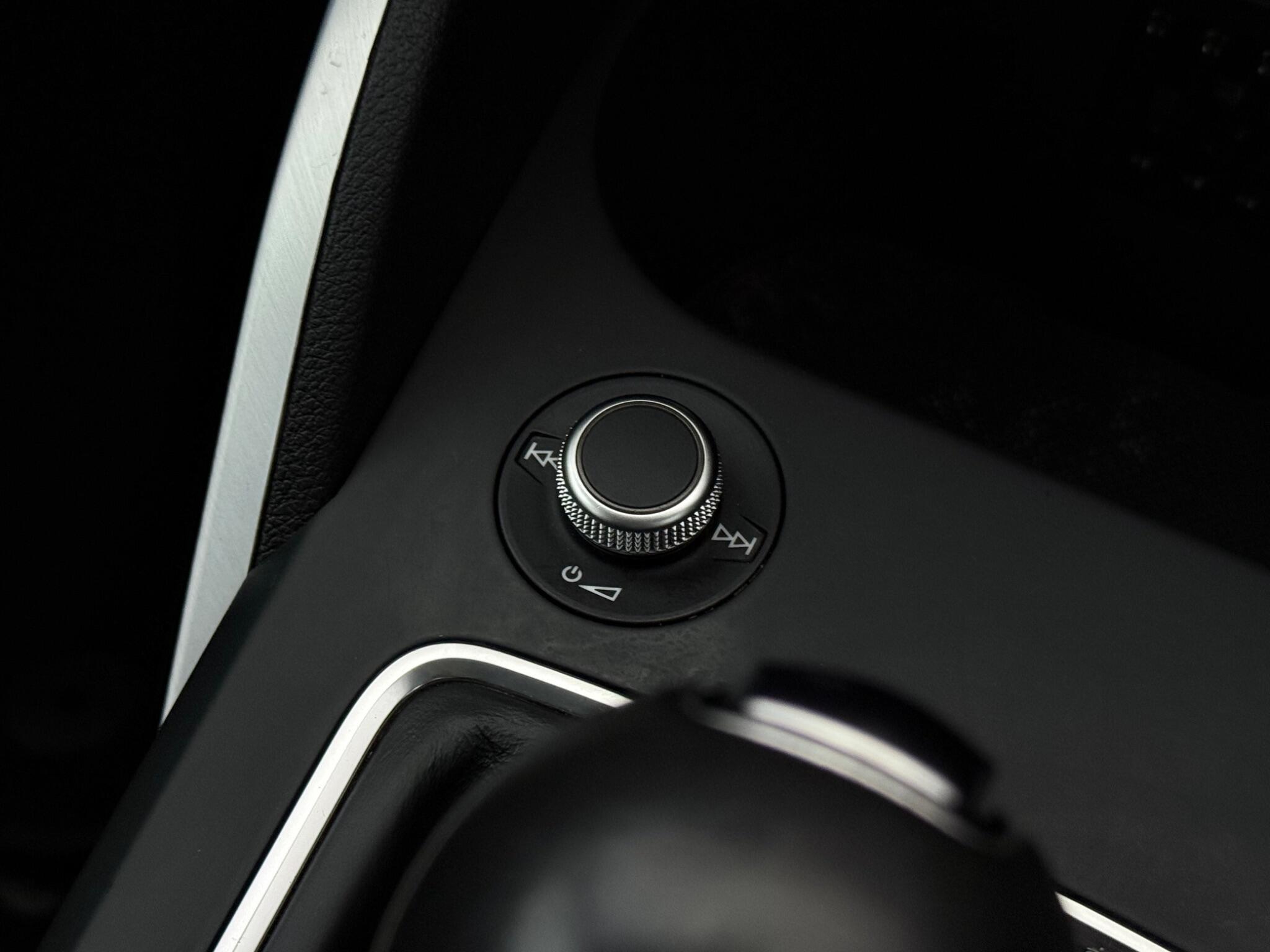 Audi Q2 view 22