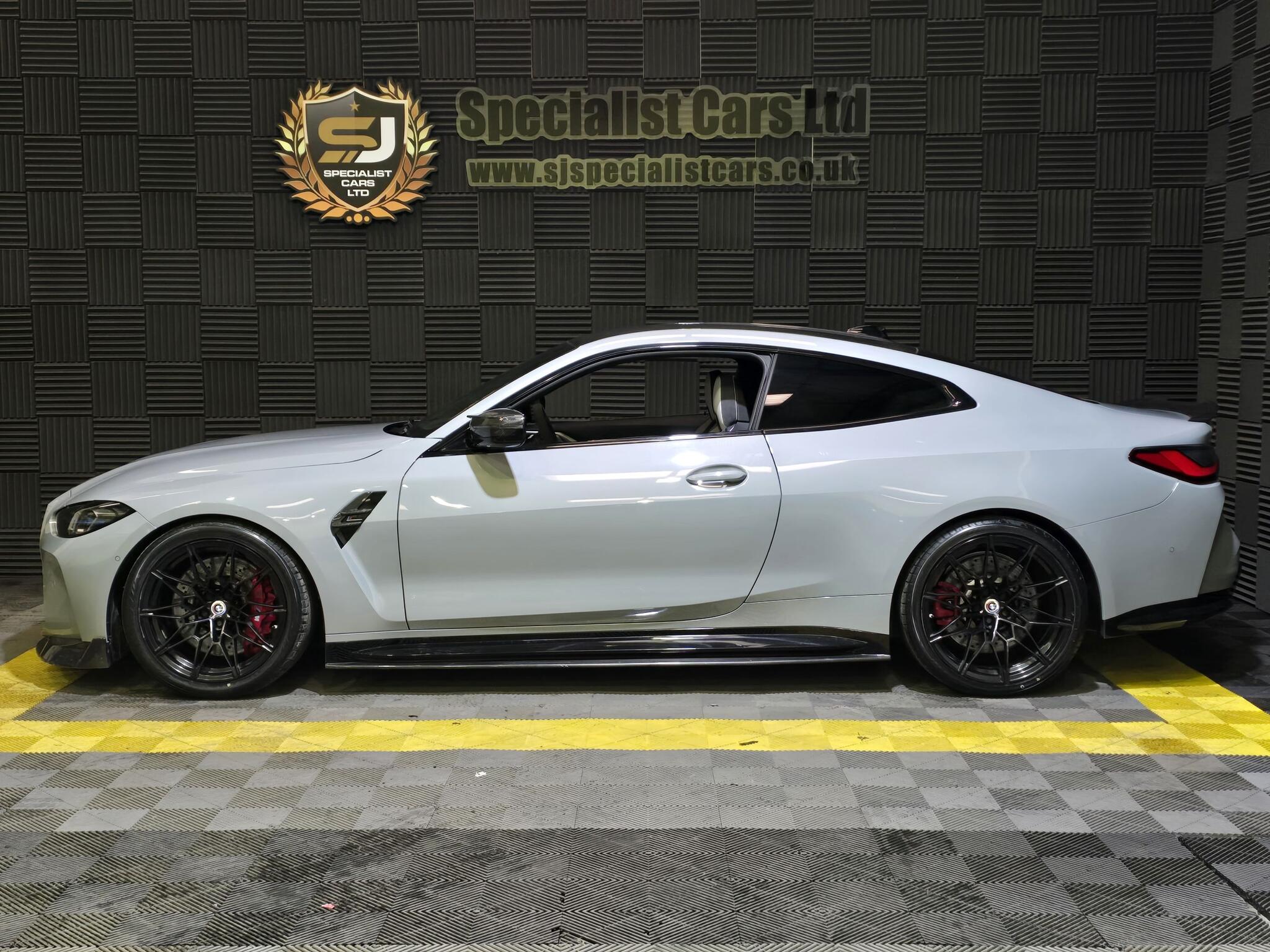 BMW M4 view 3