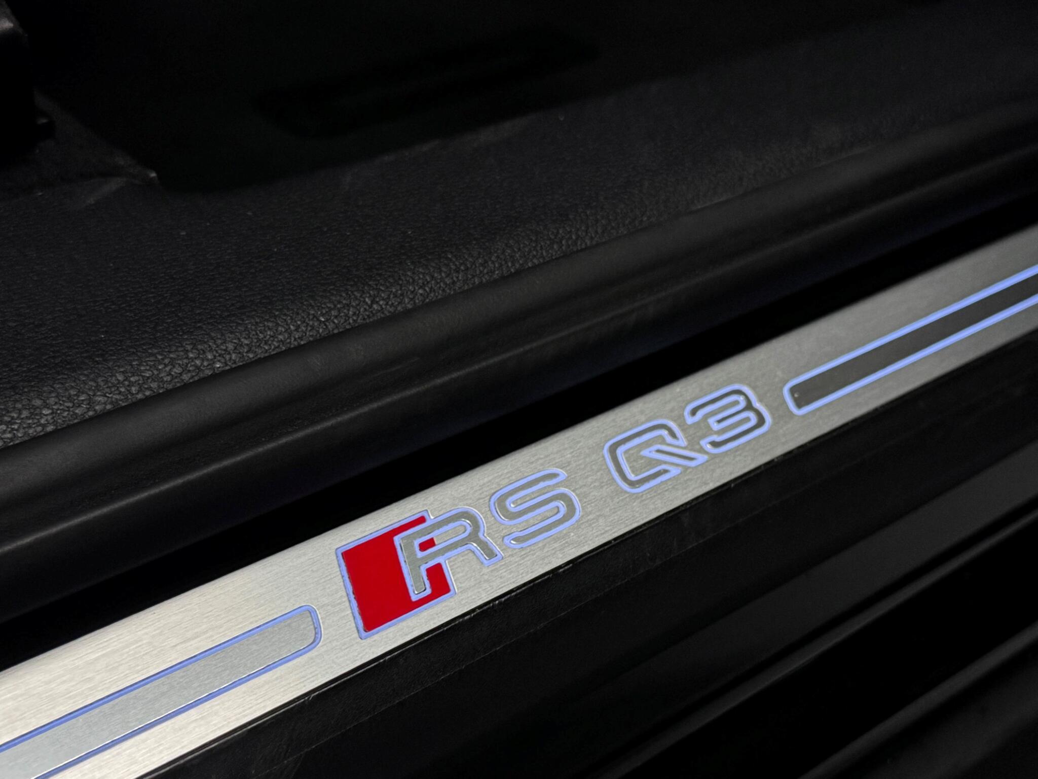 Audi RS Q3 view 18
