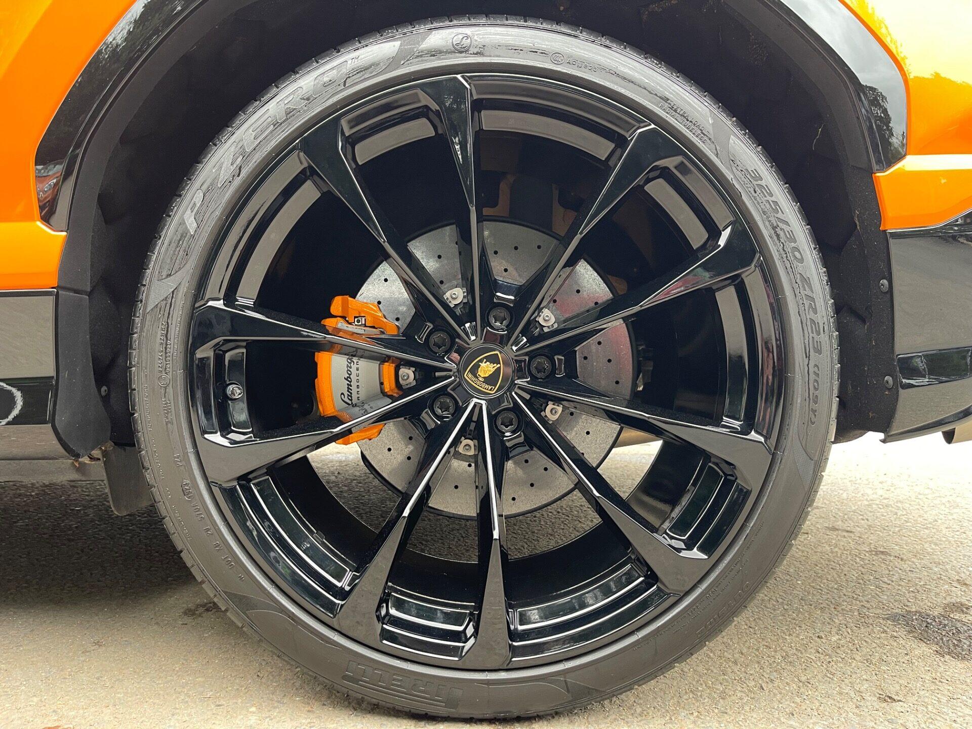 Lamborghini Urus view 81