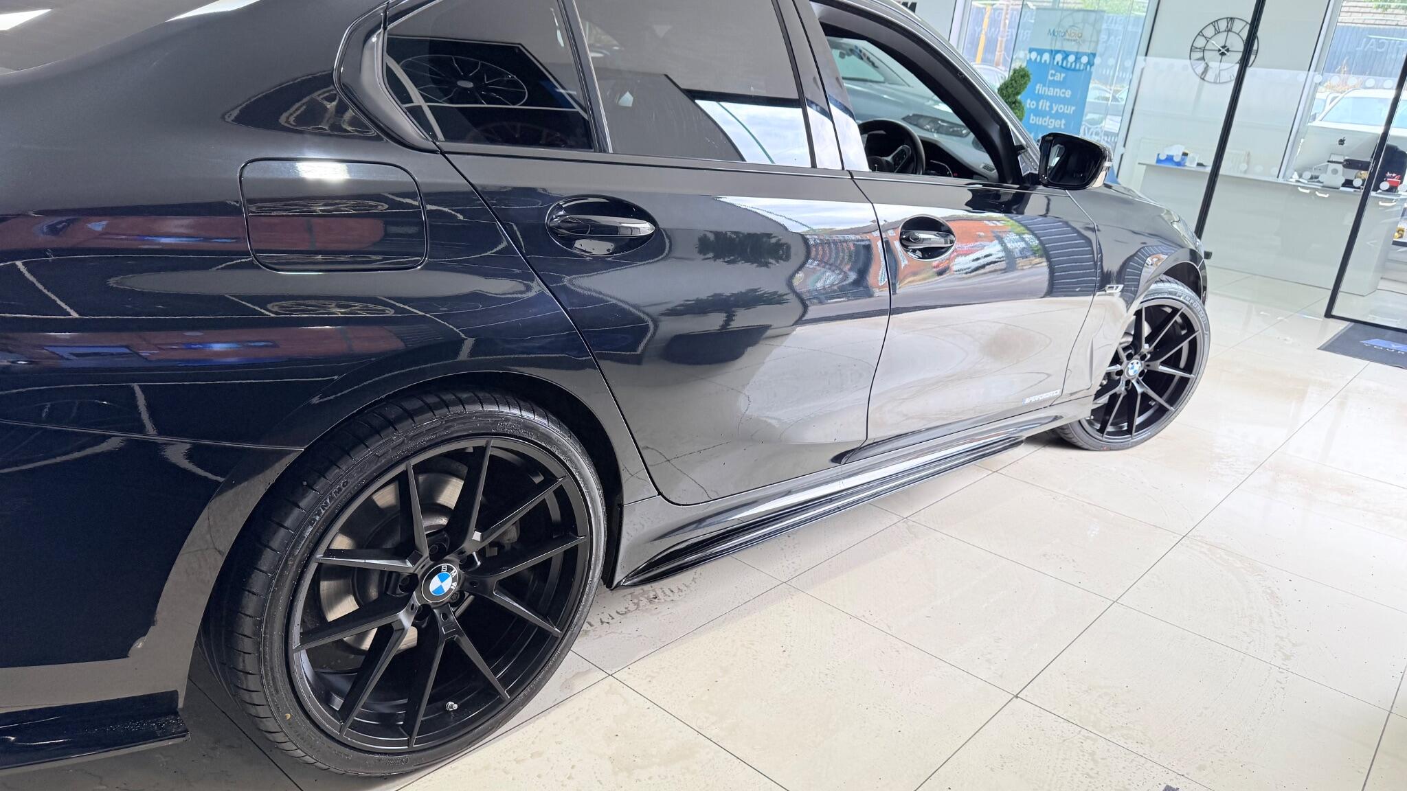 BMW 3 Series view 25