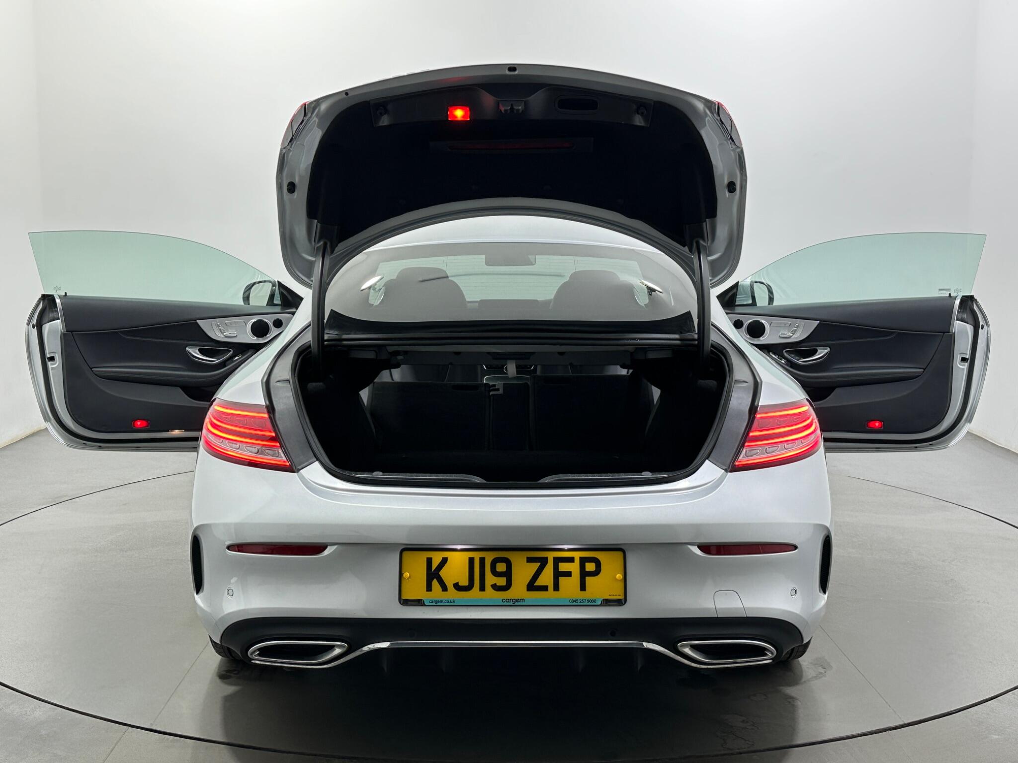 Mercedes-Benz C-Class view 42