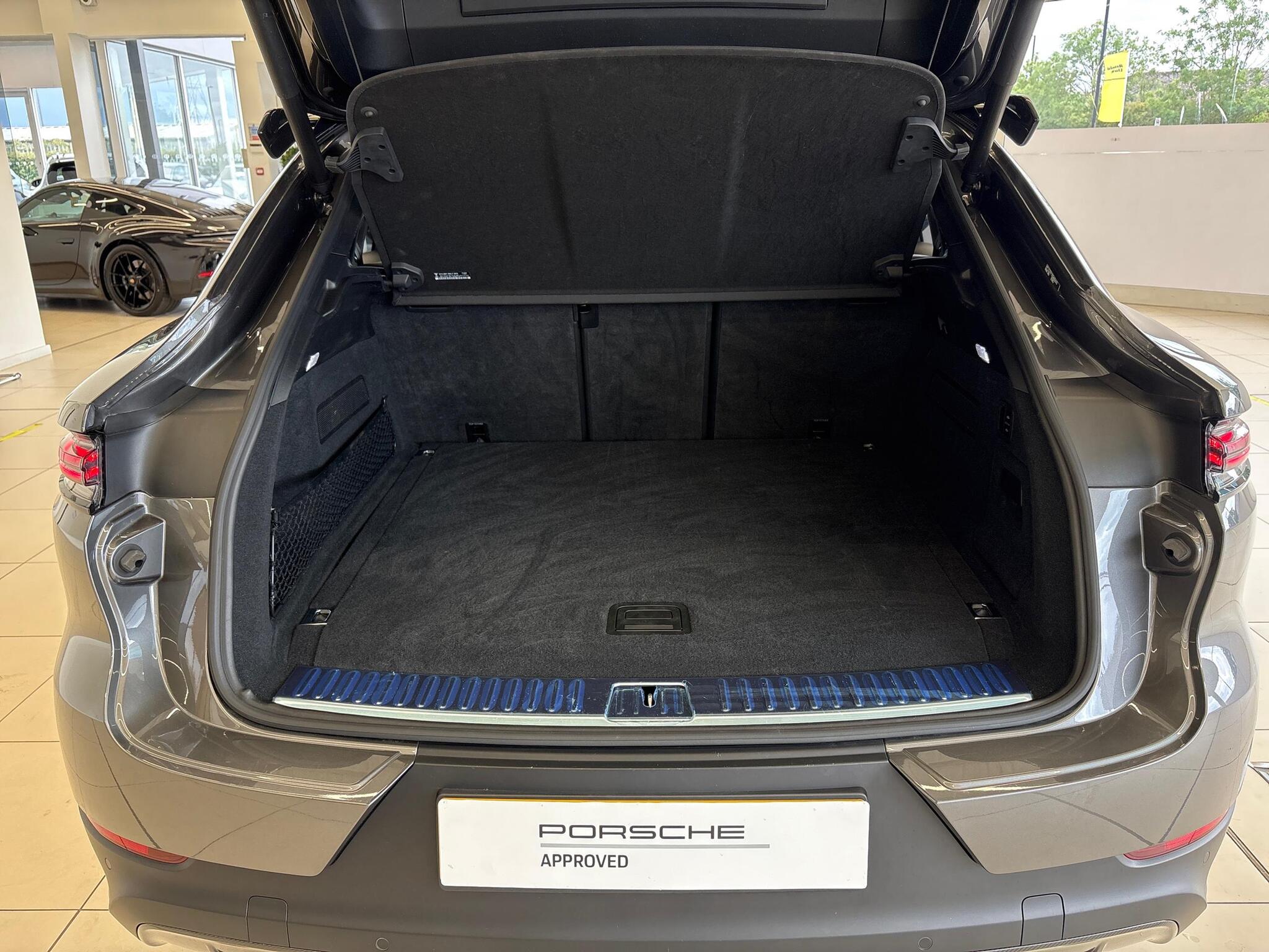 Porsche Cayenne view 19
