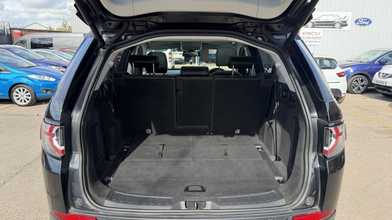 Land Rover Discovery Sport view 11