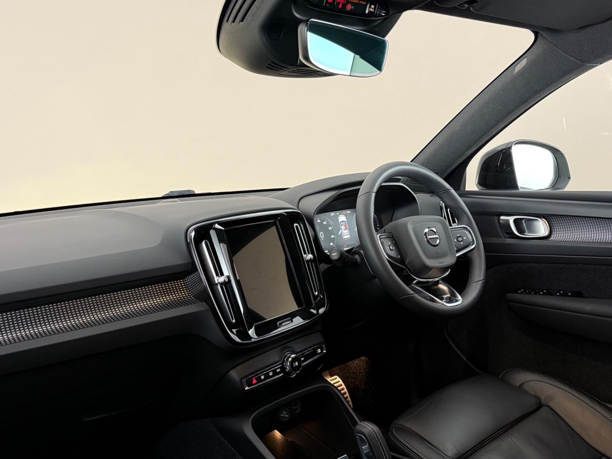 Volvo XC40 view 4
