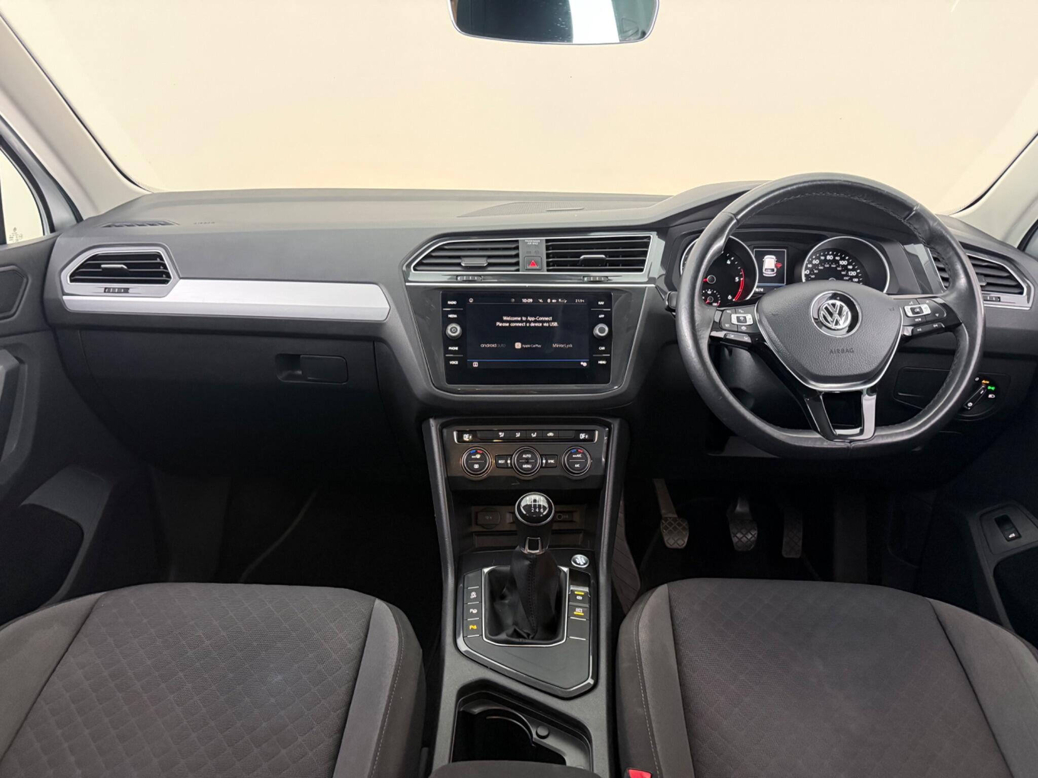Volkswagen Tiguan view 14