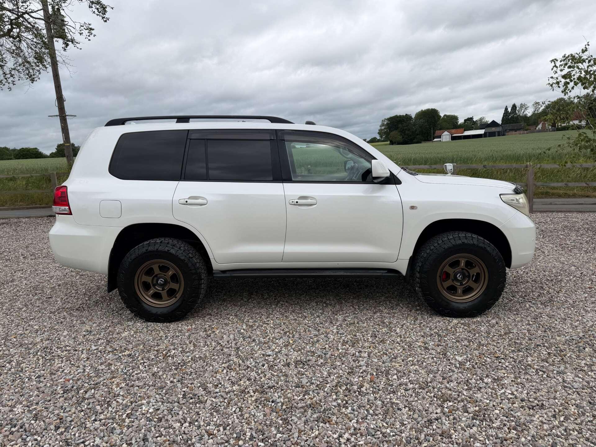 Toyota Land Cruiser view 5