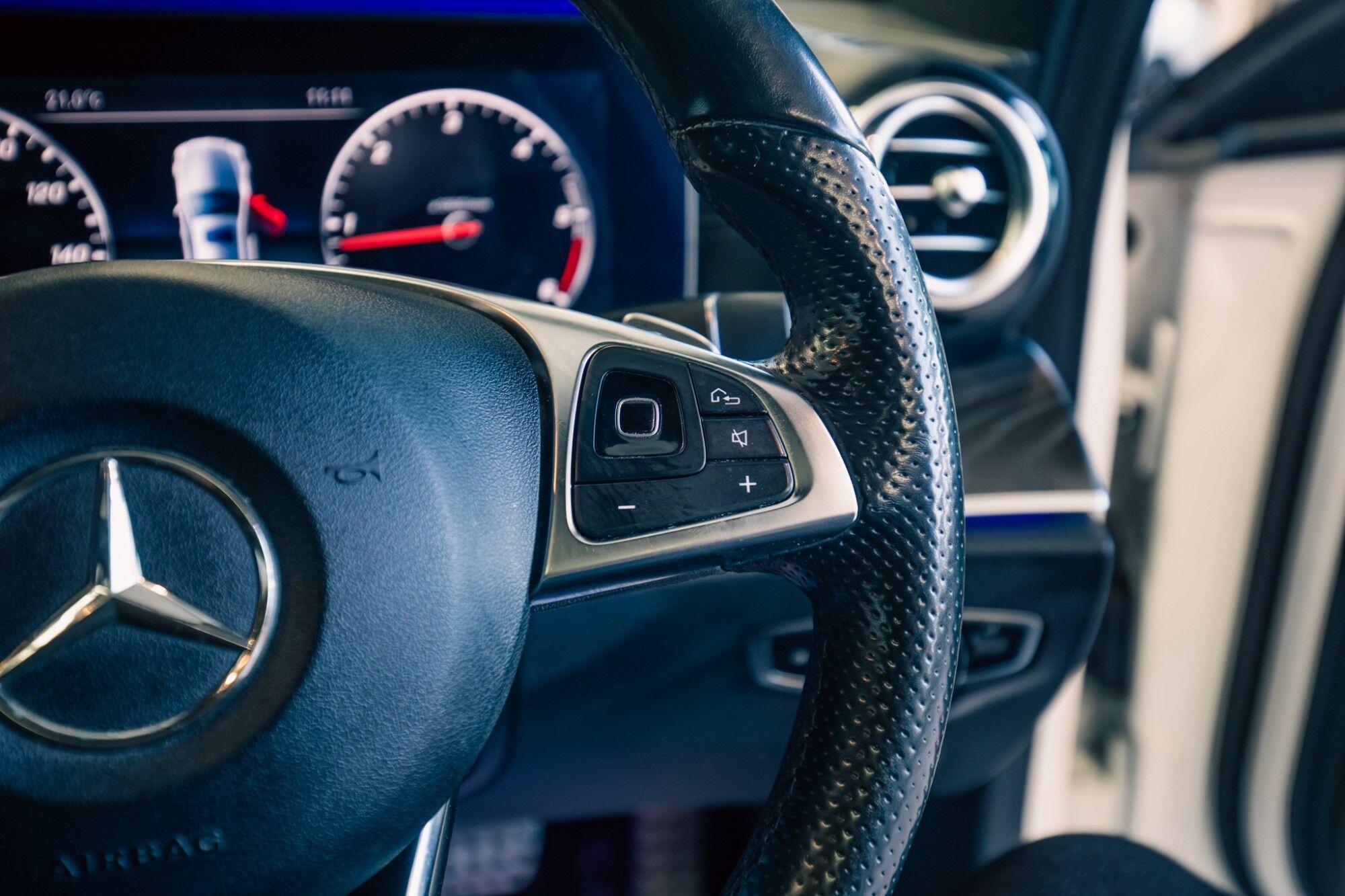 Mercedes-Benz E-Class view 12
