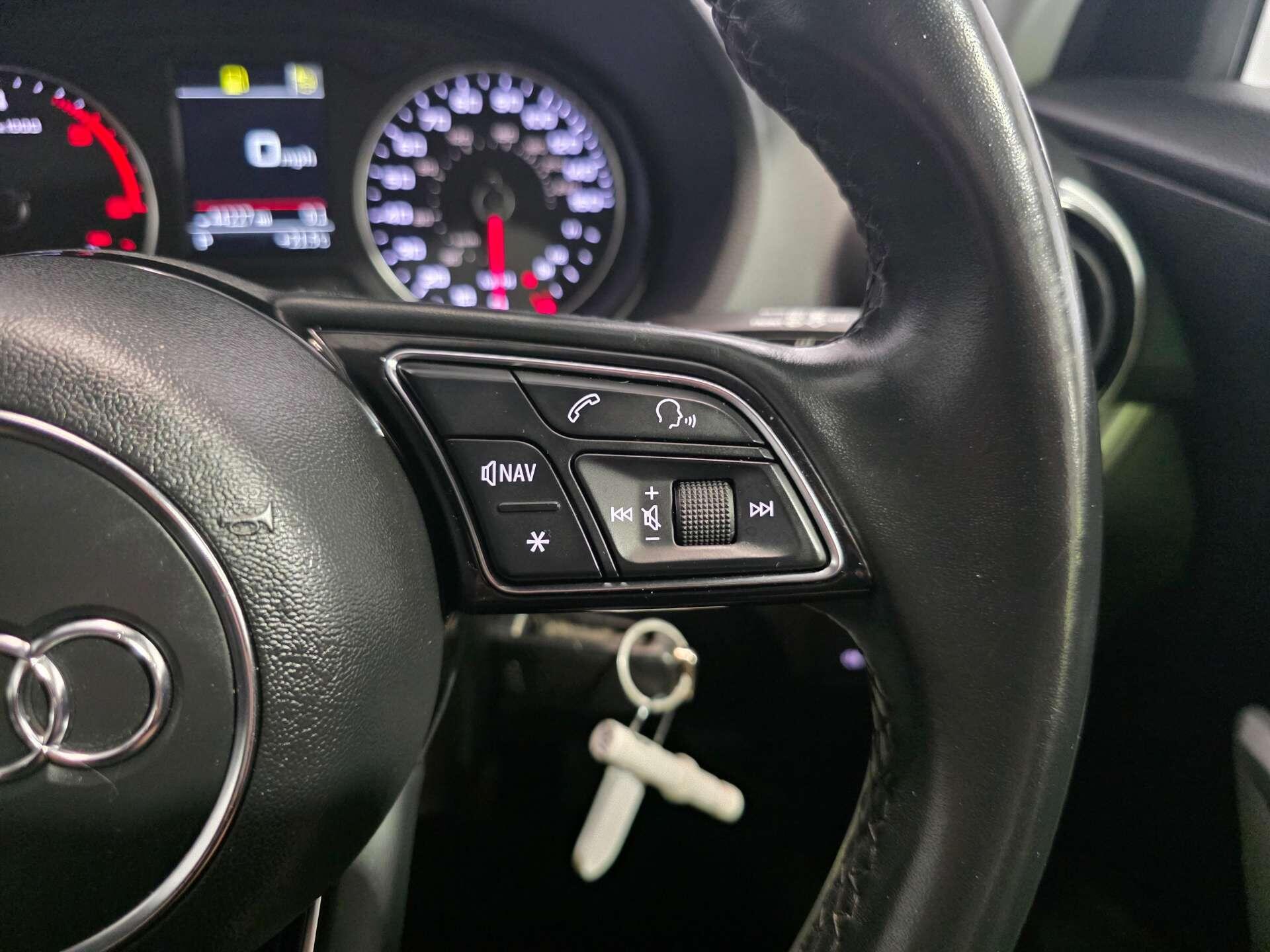 Audi Q2 view 20