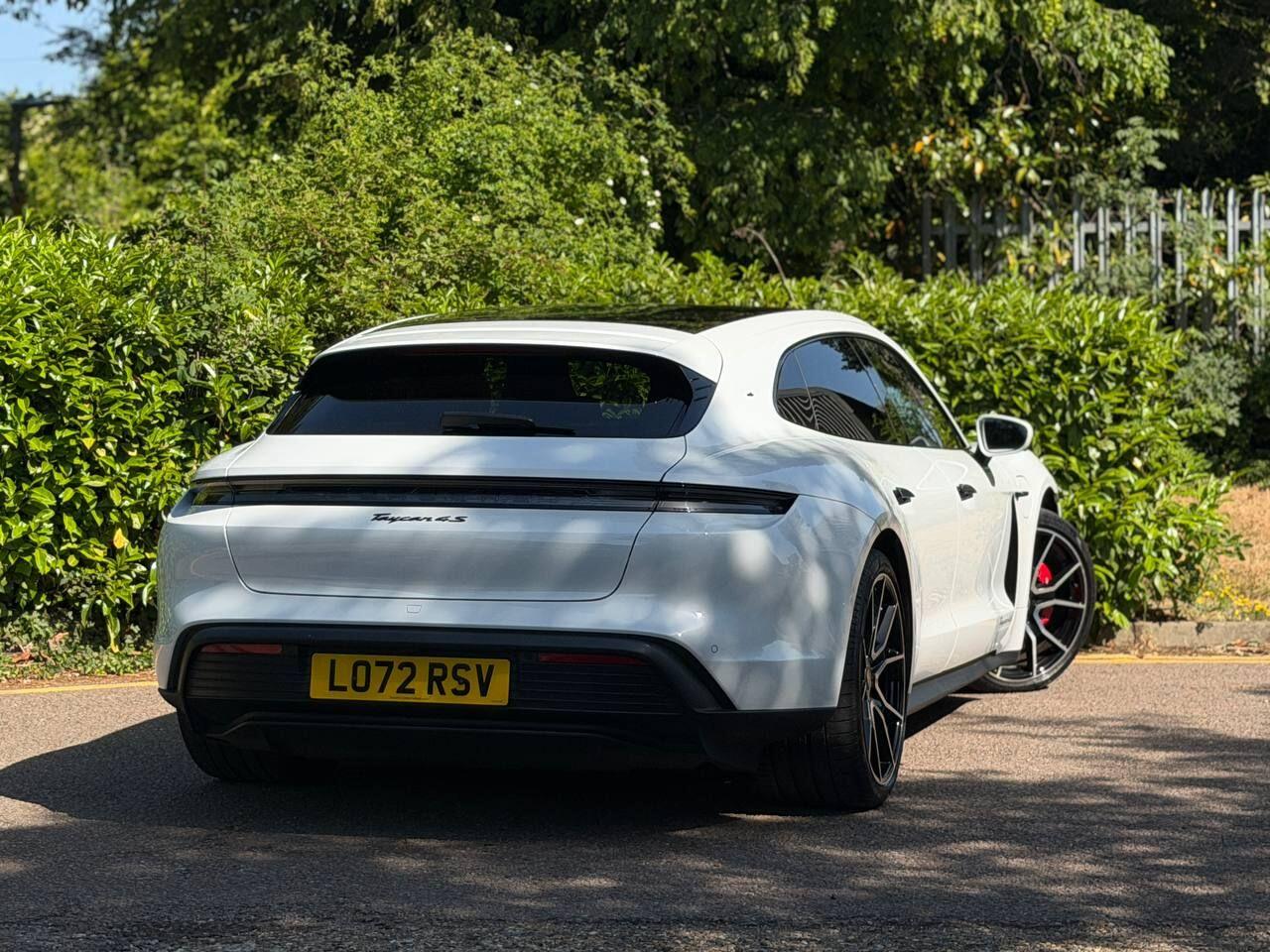 Porsche Taycan view 80