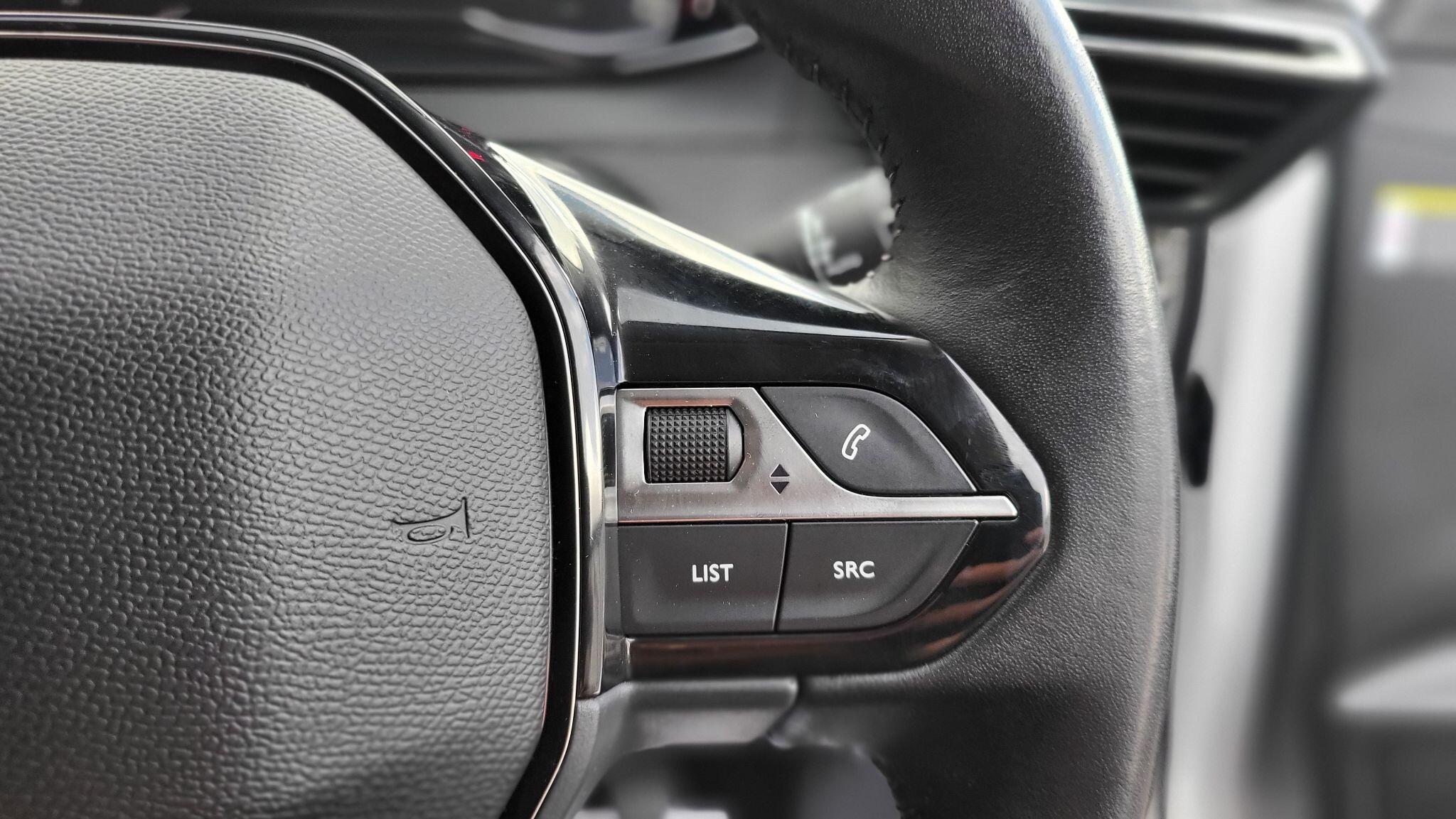 Peugeot 208 view 22