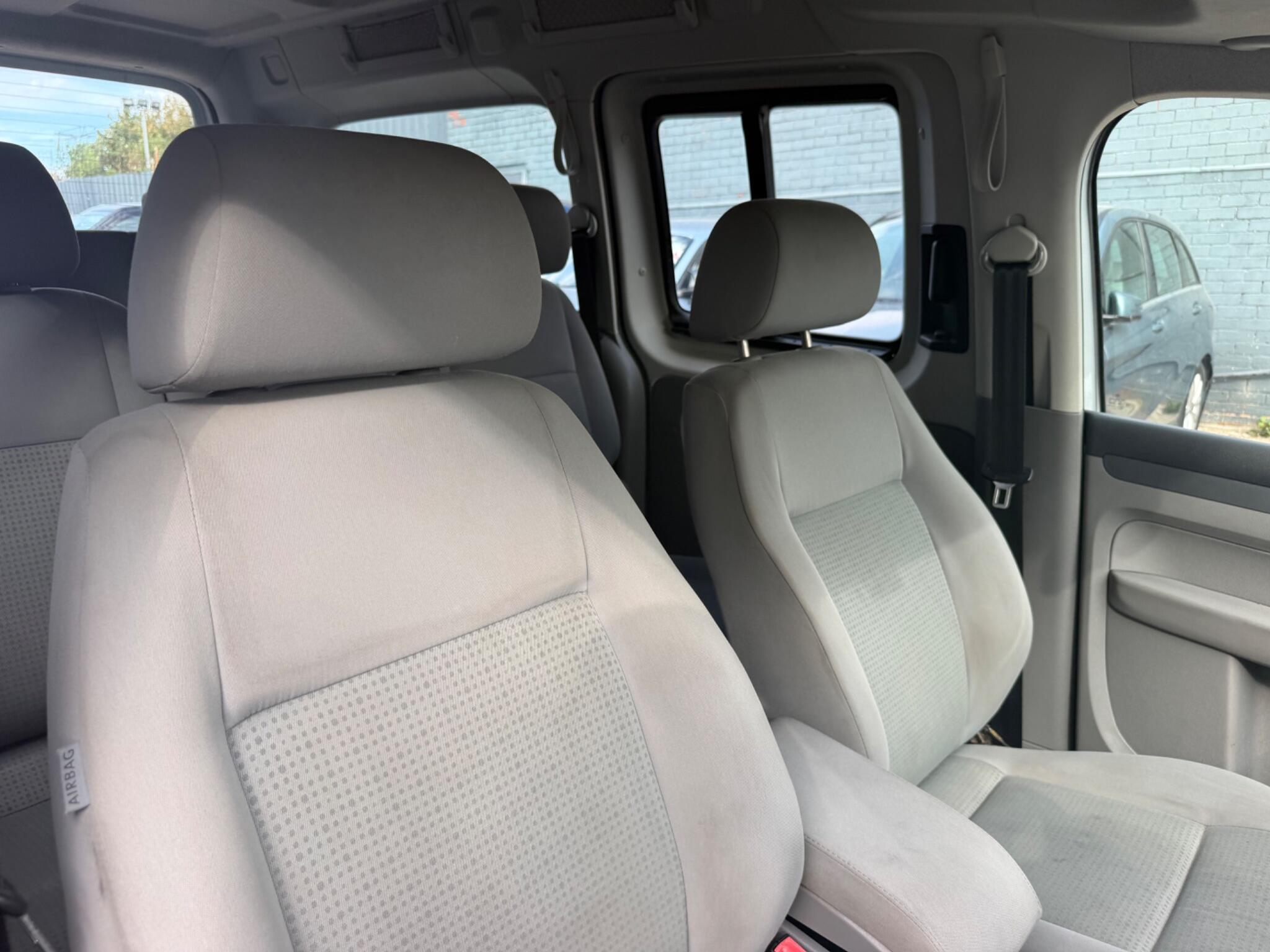 Volkswagen Caddy Maxi Life view 12
