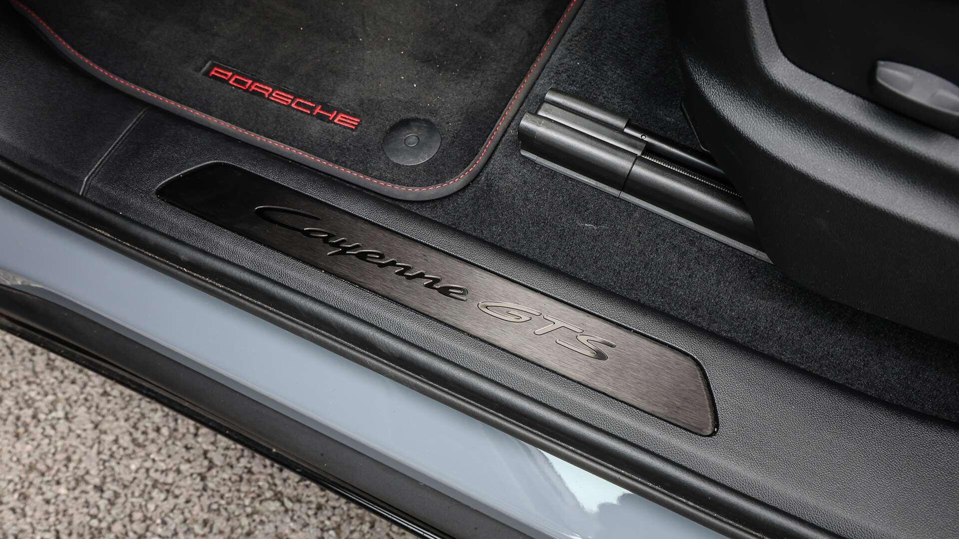 Porsche Cayenne view 26