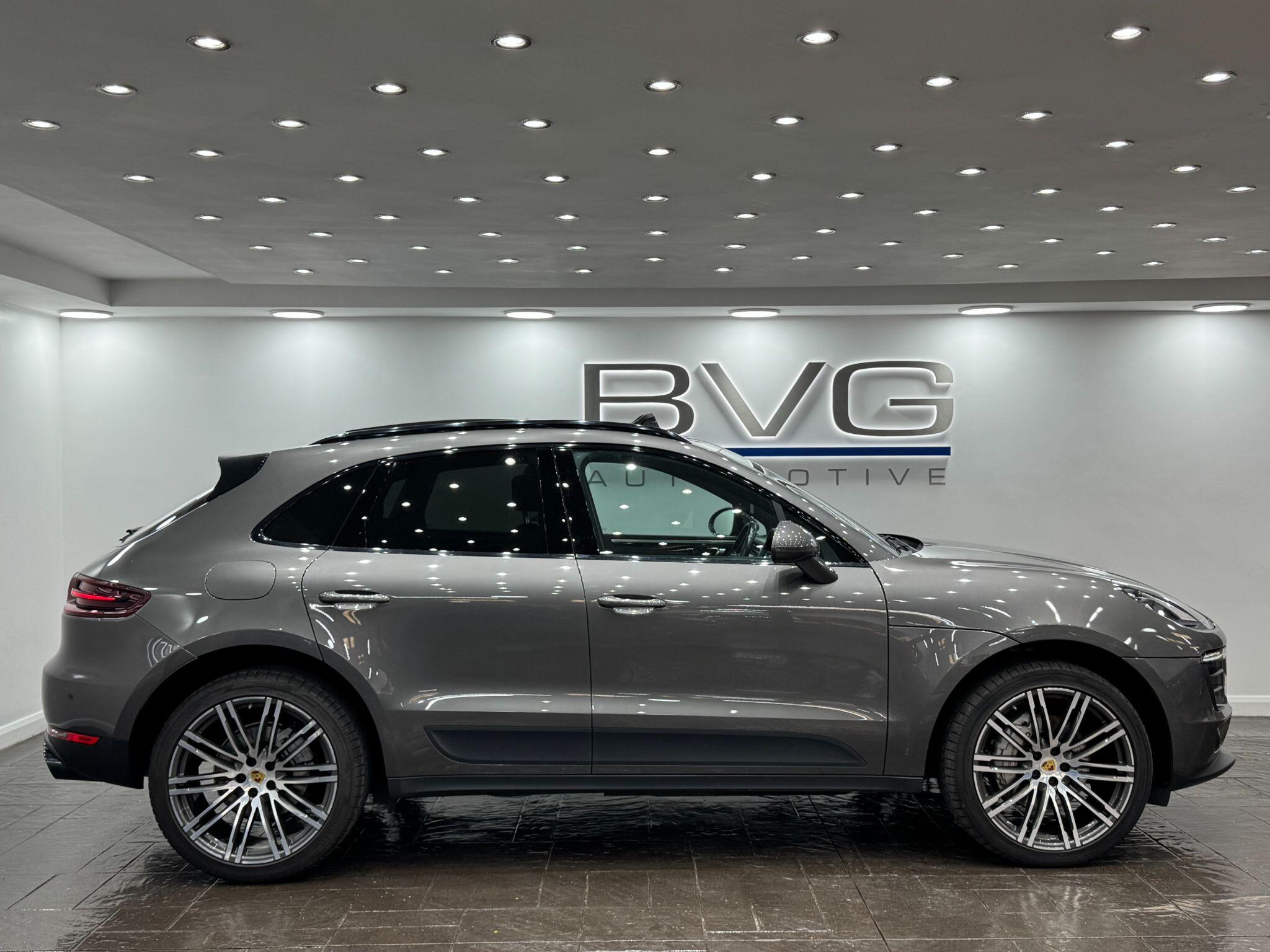 Porsche Macan view 14