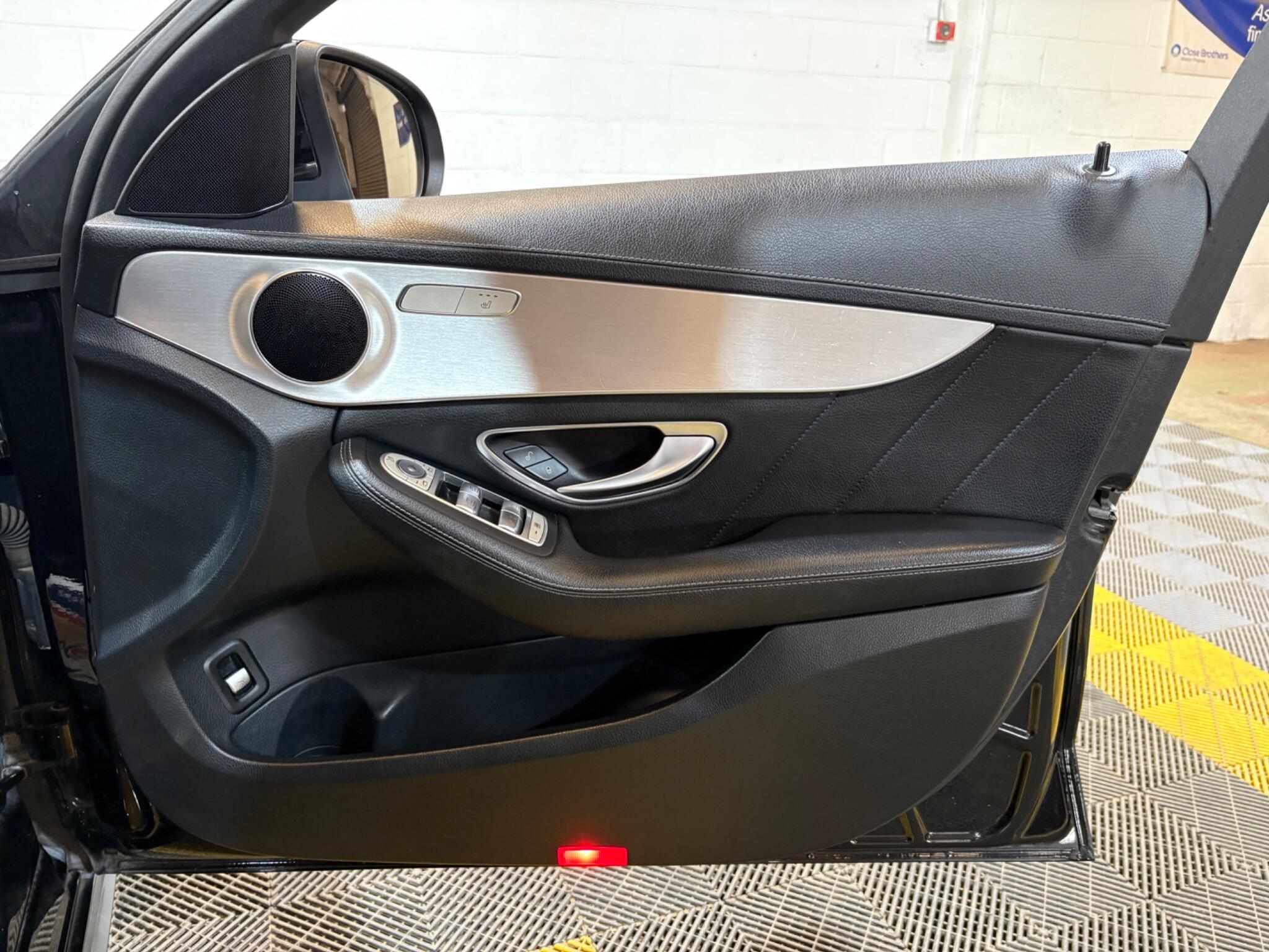 Mercedes-Benz C Class view 73
