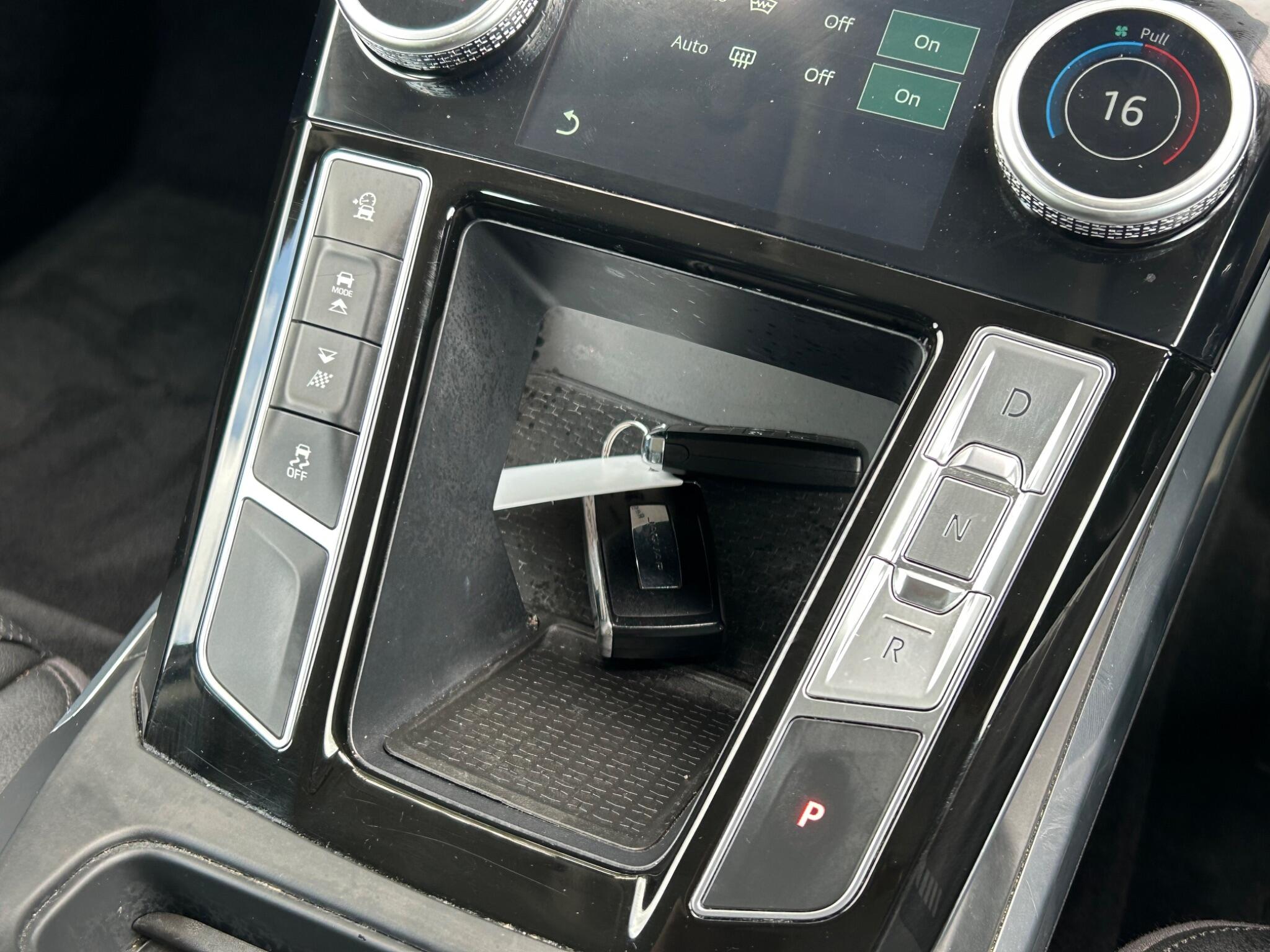 Jaguar I-Pace view 35