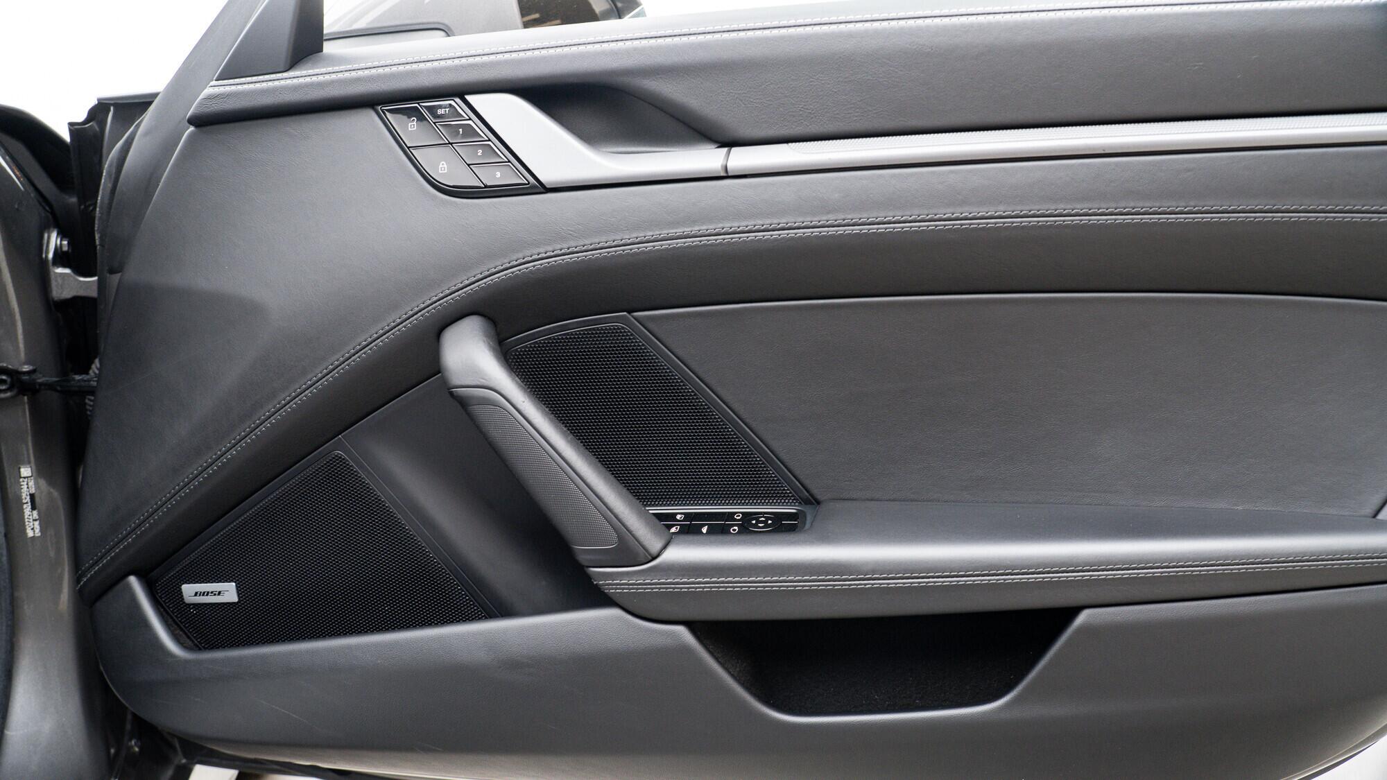 Porsche 911 view 38
