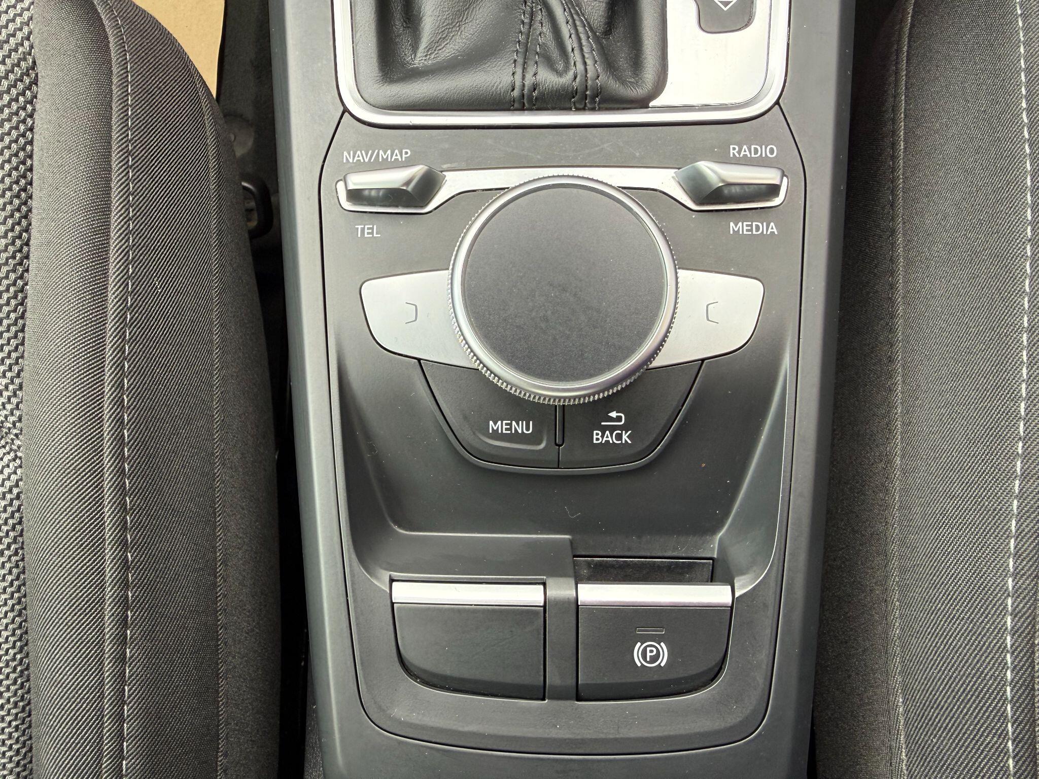 Audi Q2 view 32