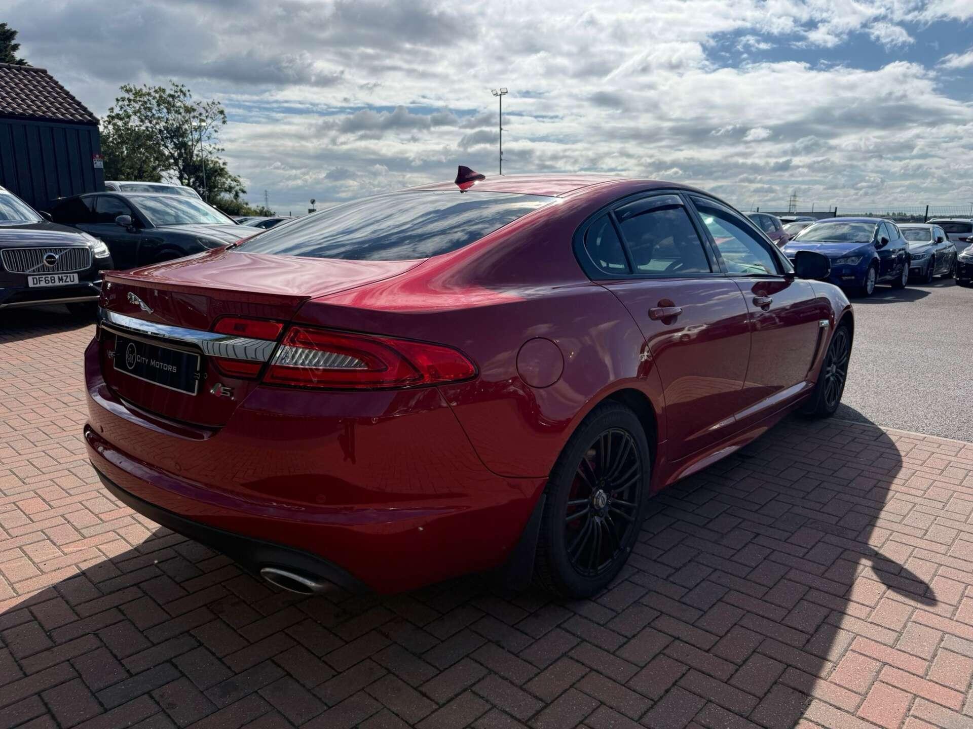 Jaguar XF view 8