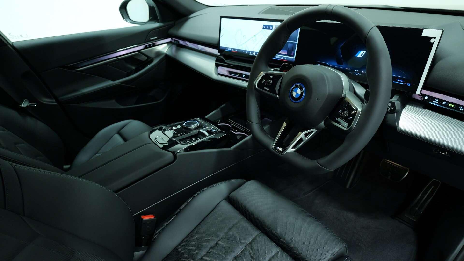BMW 5 Series view 7