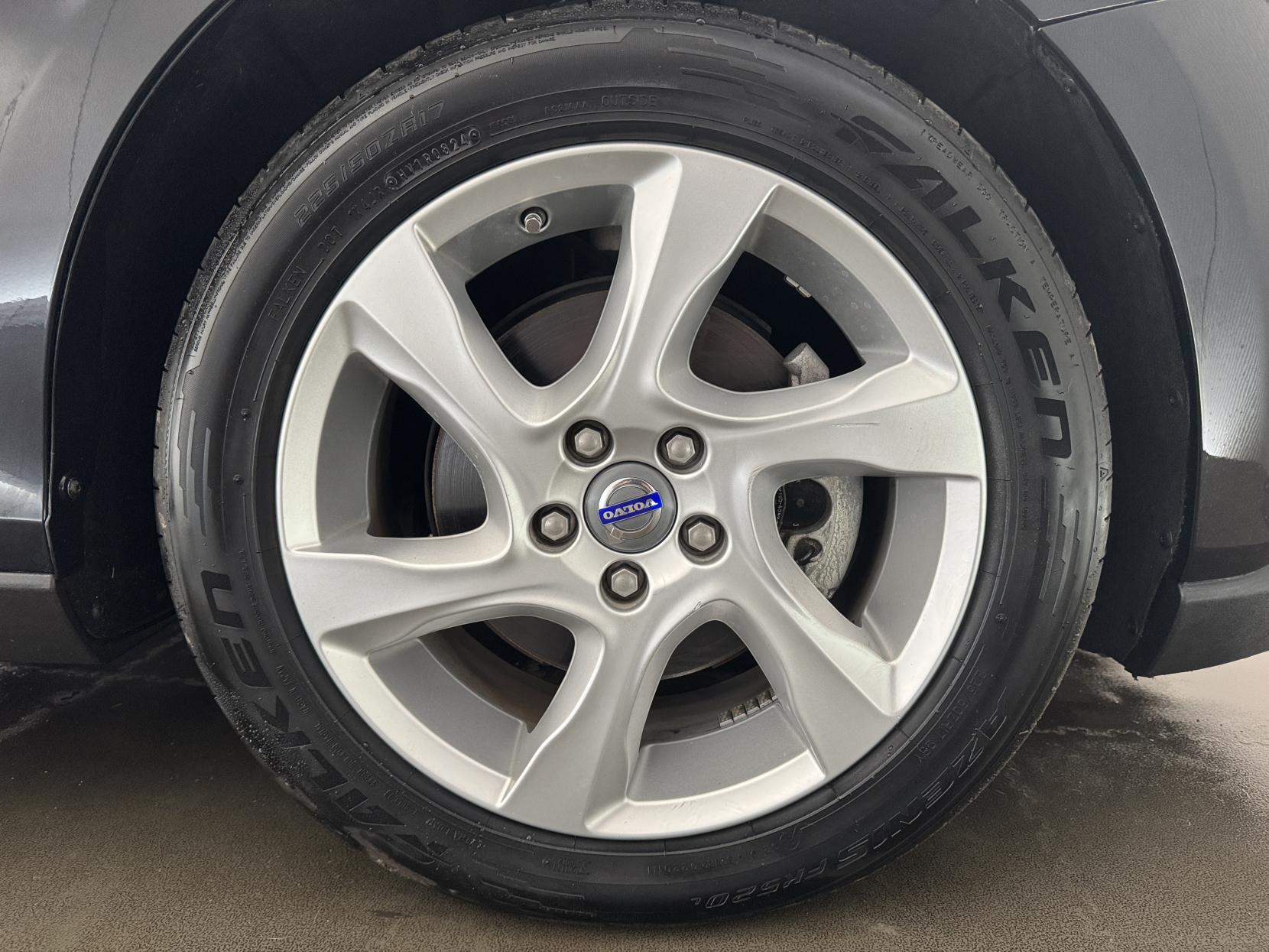 Volvo V40 Cross Country view 47