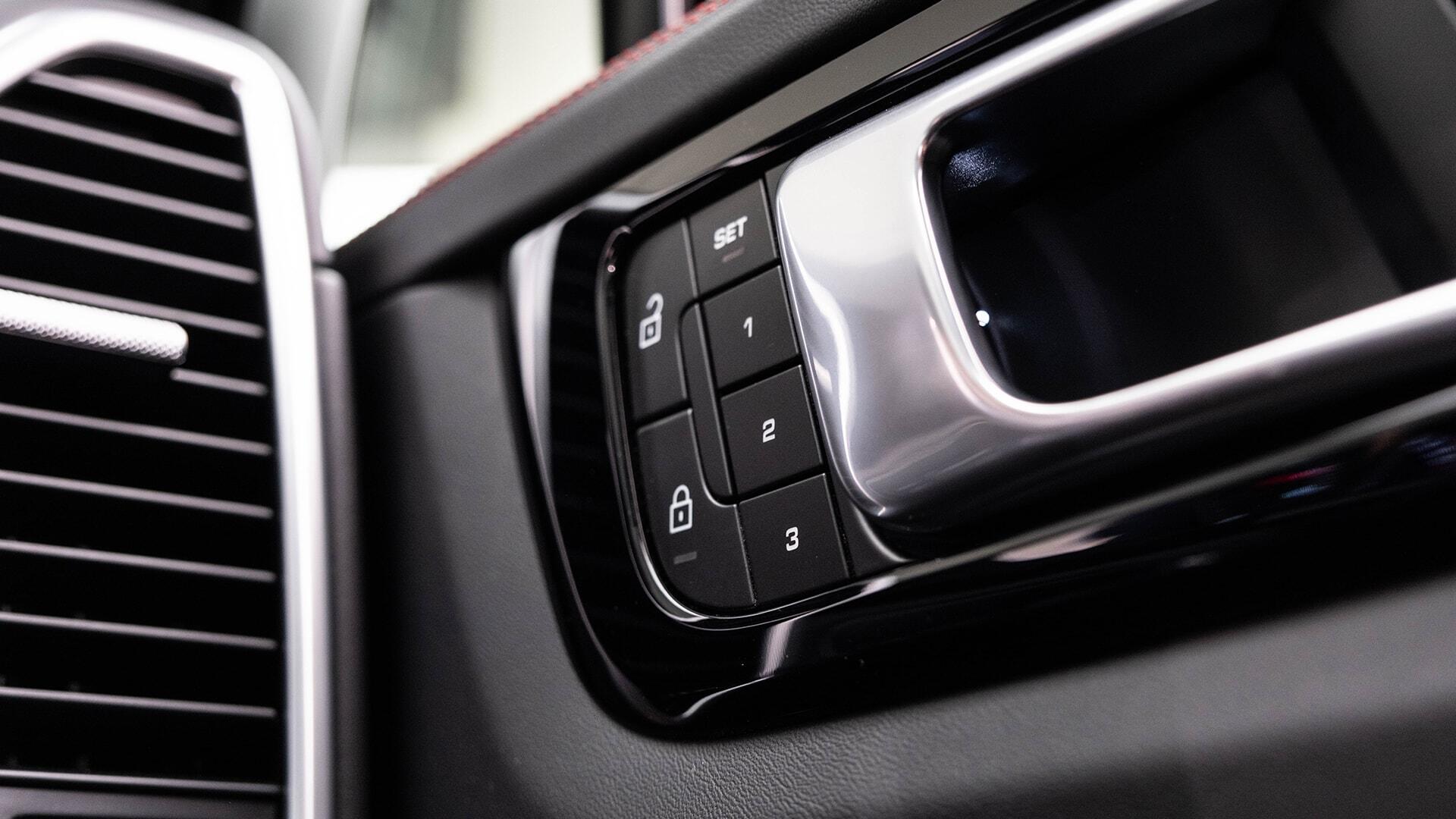 Porsche Cayenne view 28