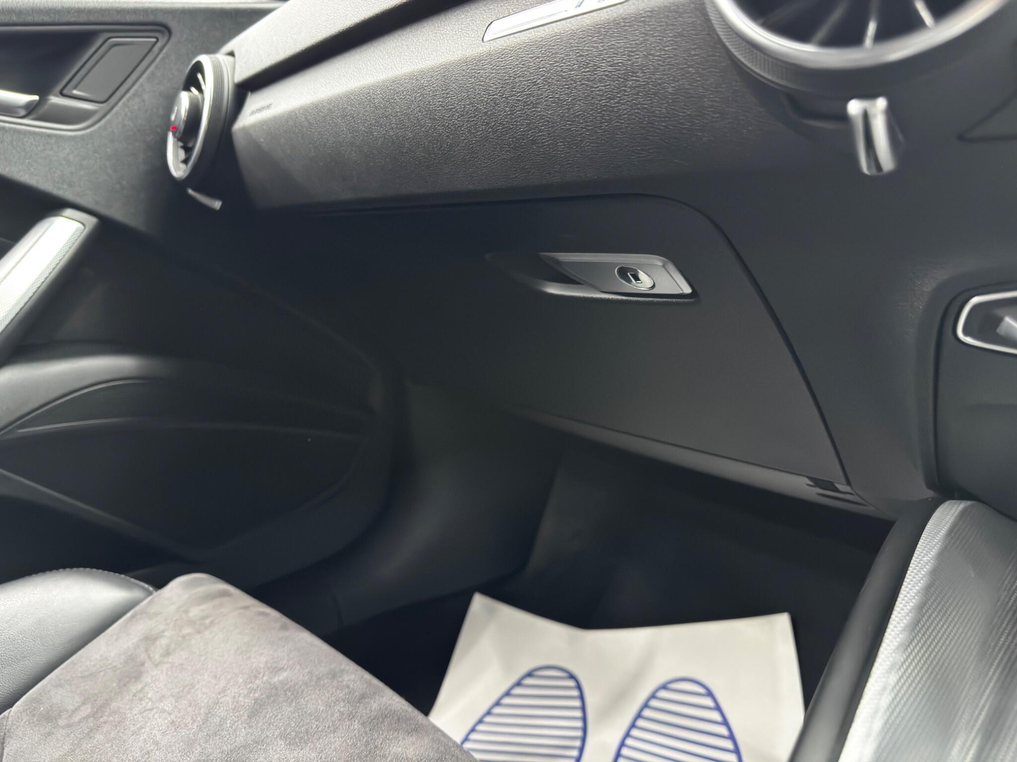 Audi TT view 32
