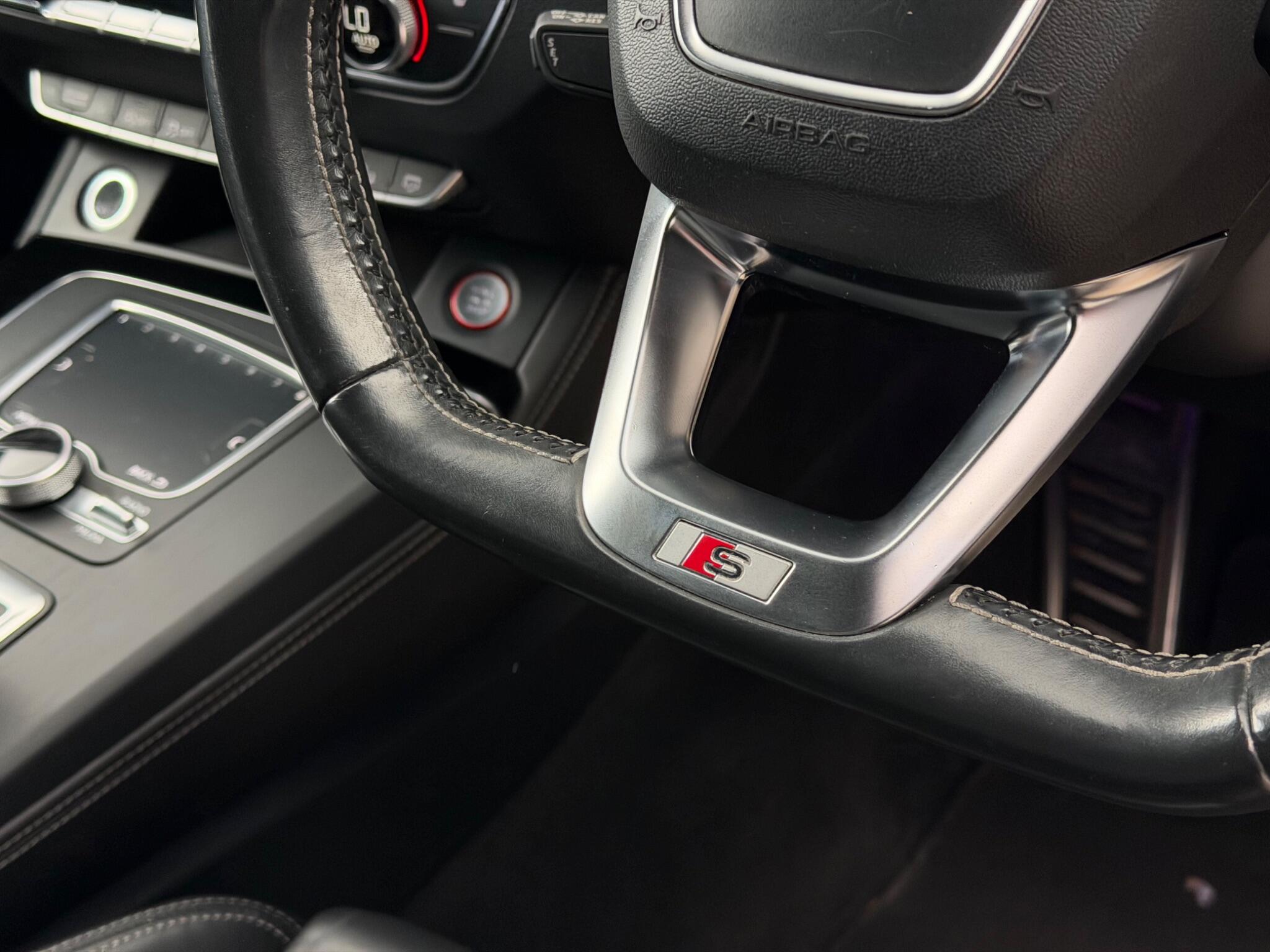 Audi SQ5 view 42