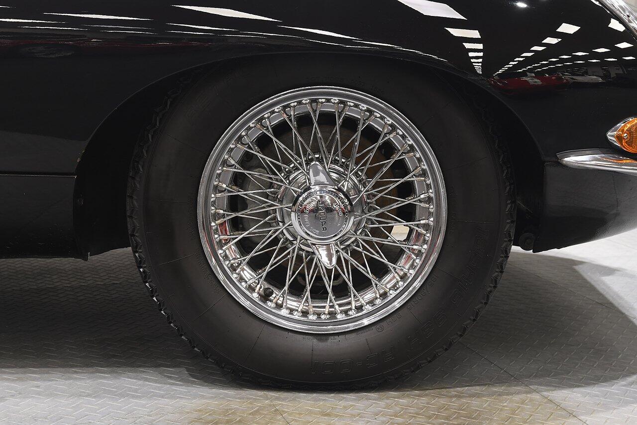 Jaguar E-Type view 33