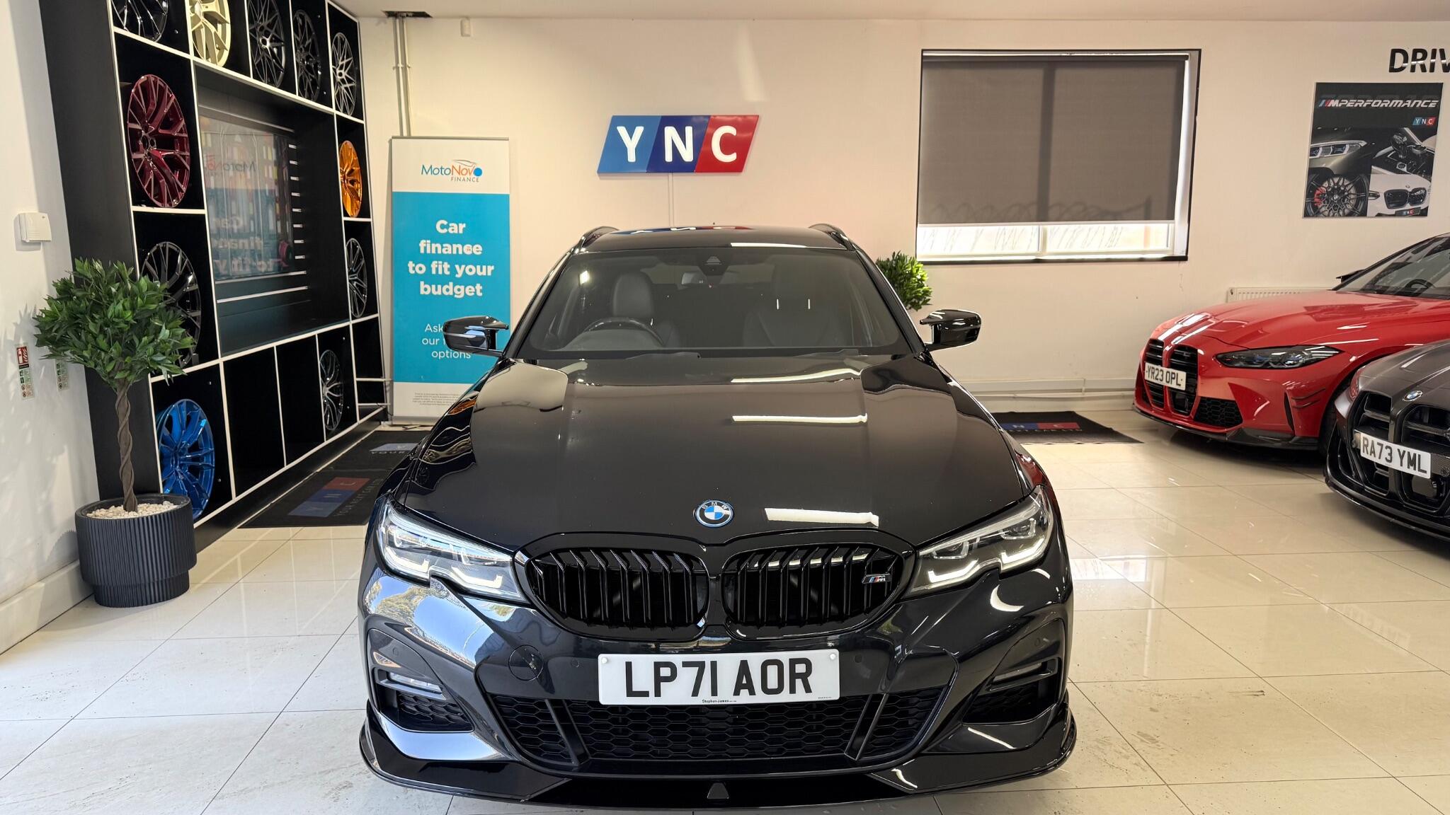 BMW 3 Series view 44
