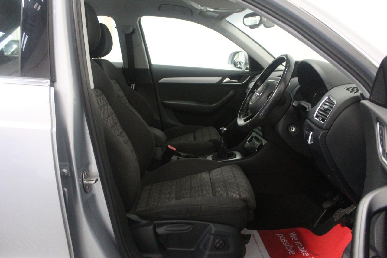 Audi Q3 view 30