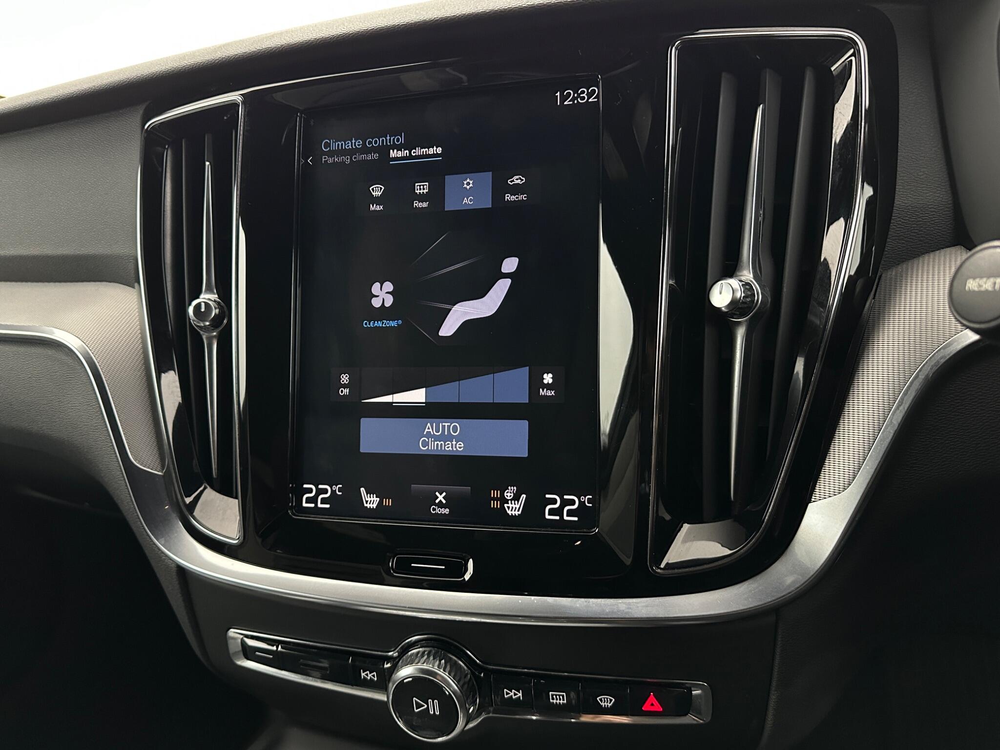 Volvo S60 view 25