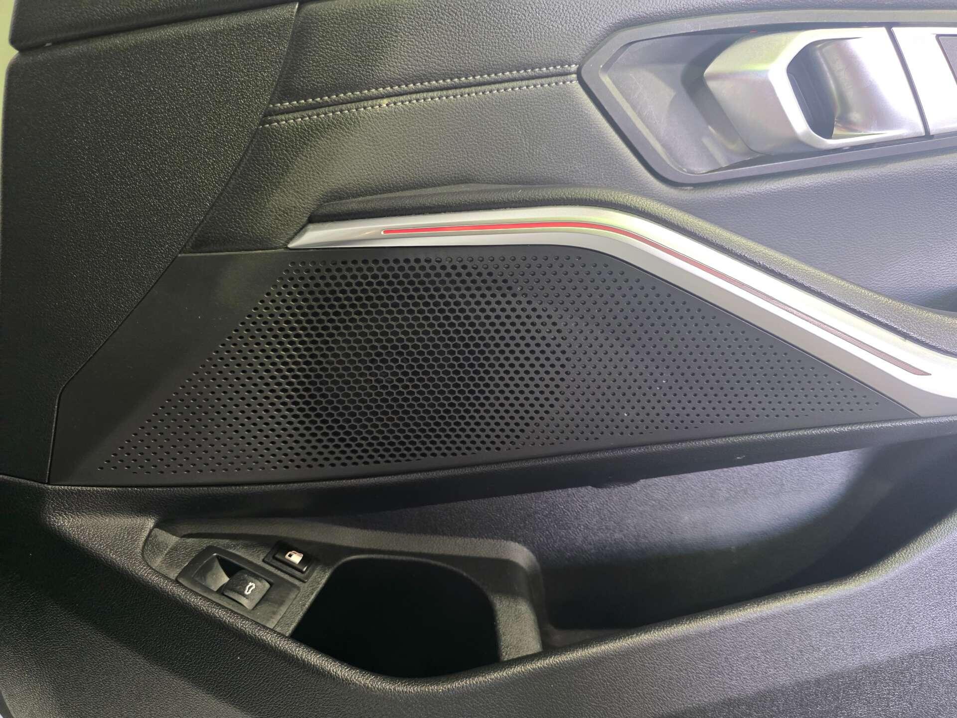BMW 3 Series view 17