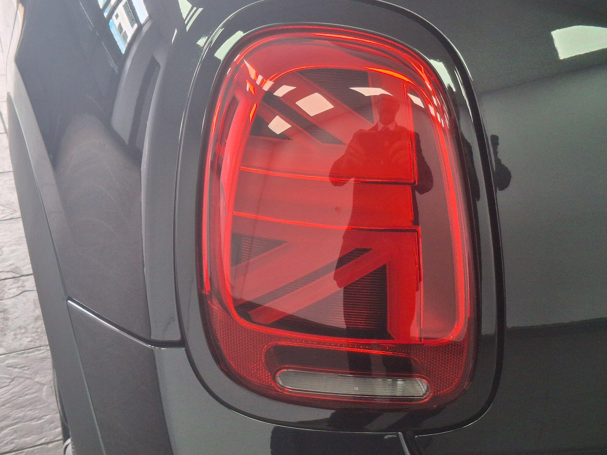 Mini Hatch view 32