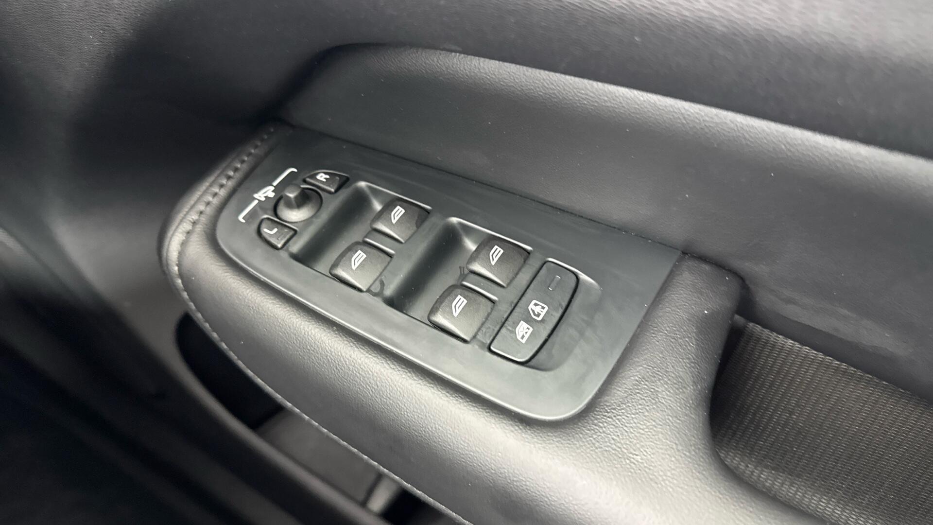 Volvo XC60 view 39
