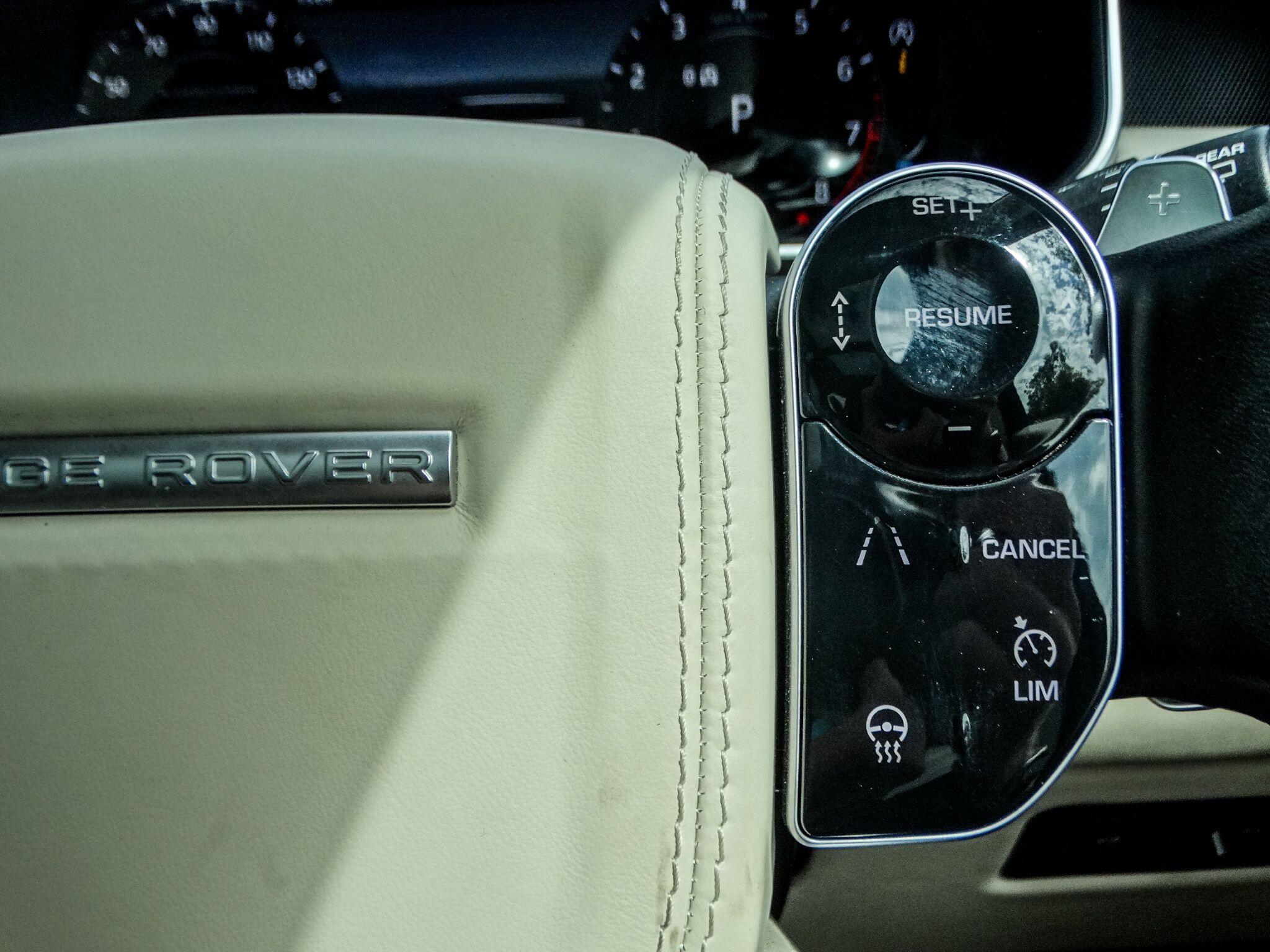 Land Rover Range Rover view 32
