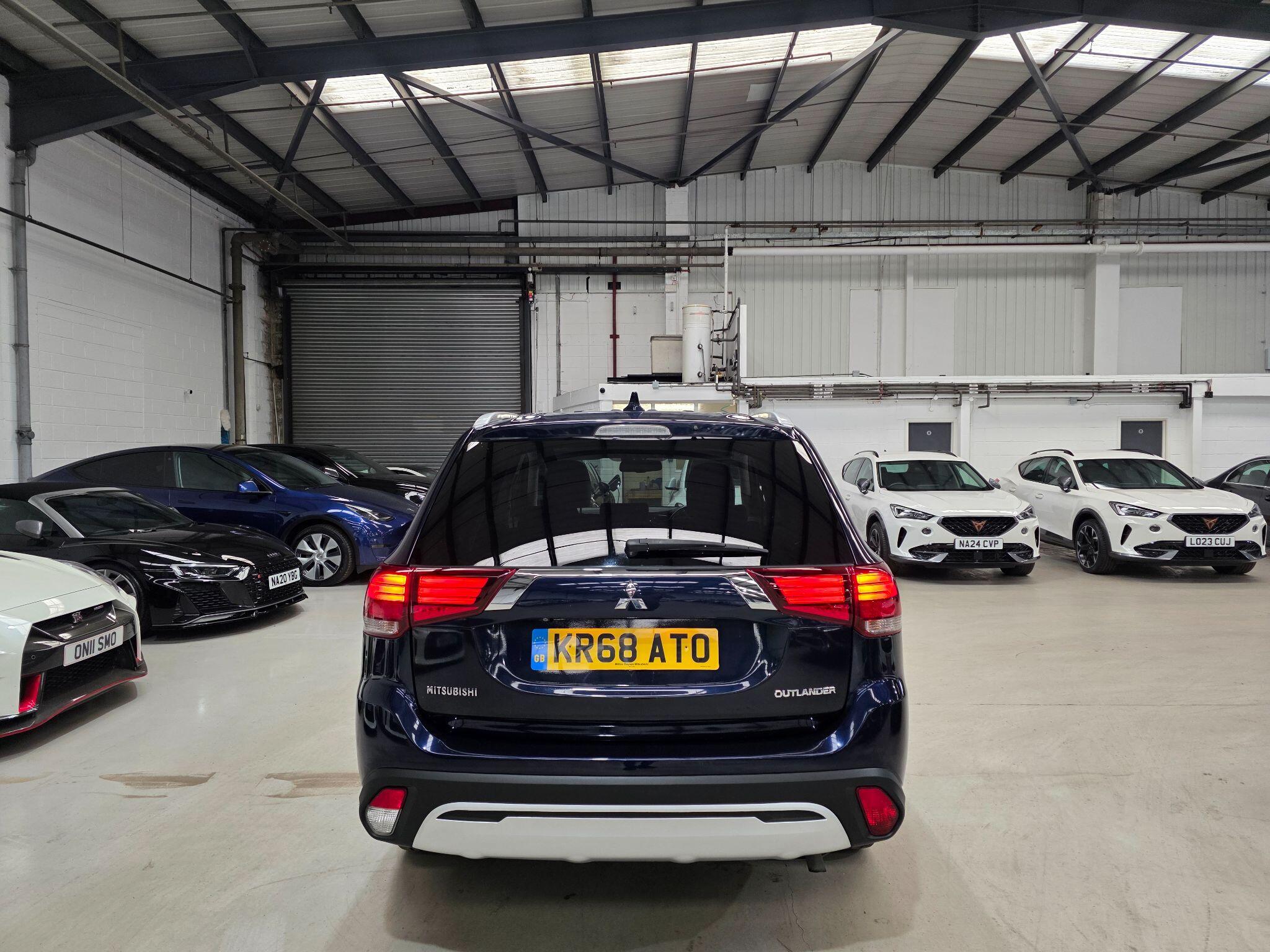 Mitsubishi Outlander view 4