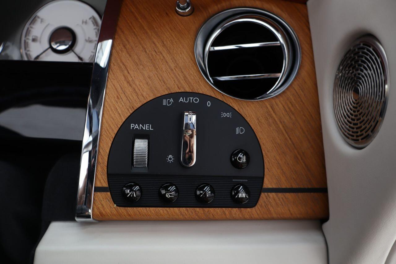 Rolls-Royce Dawn view 18