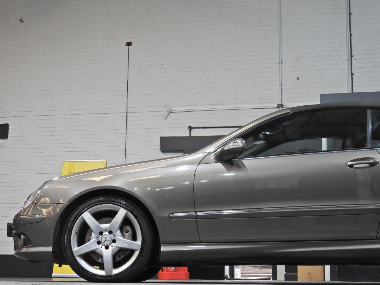 Mercedes-Benz CLK view 16