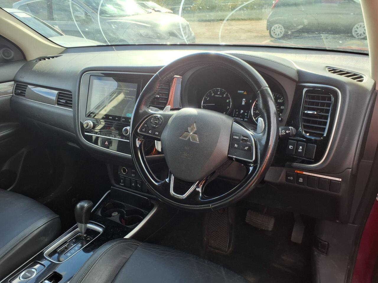 Mitsubishi Outlander view 9