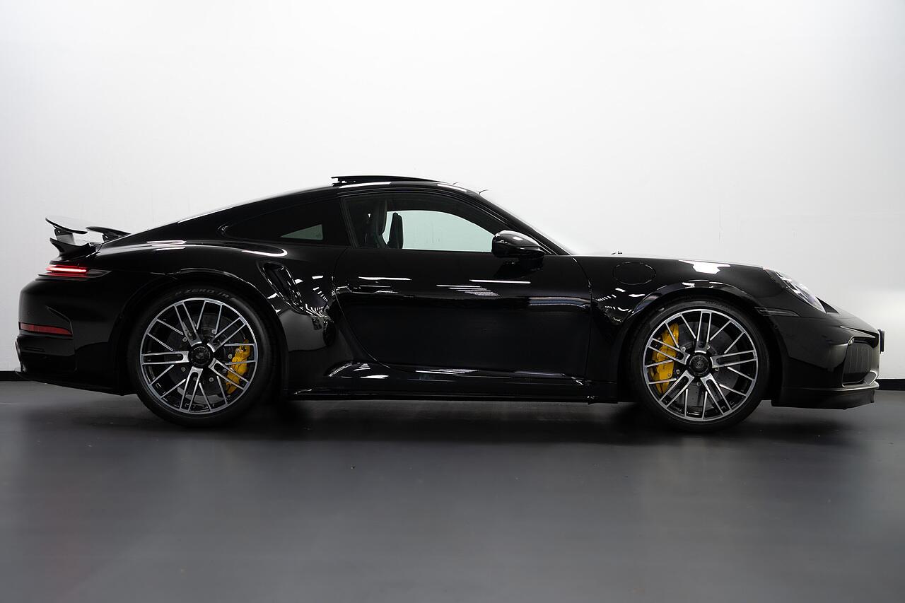 Porsche 911 view 32