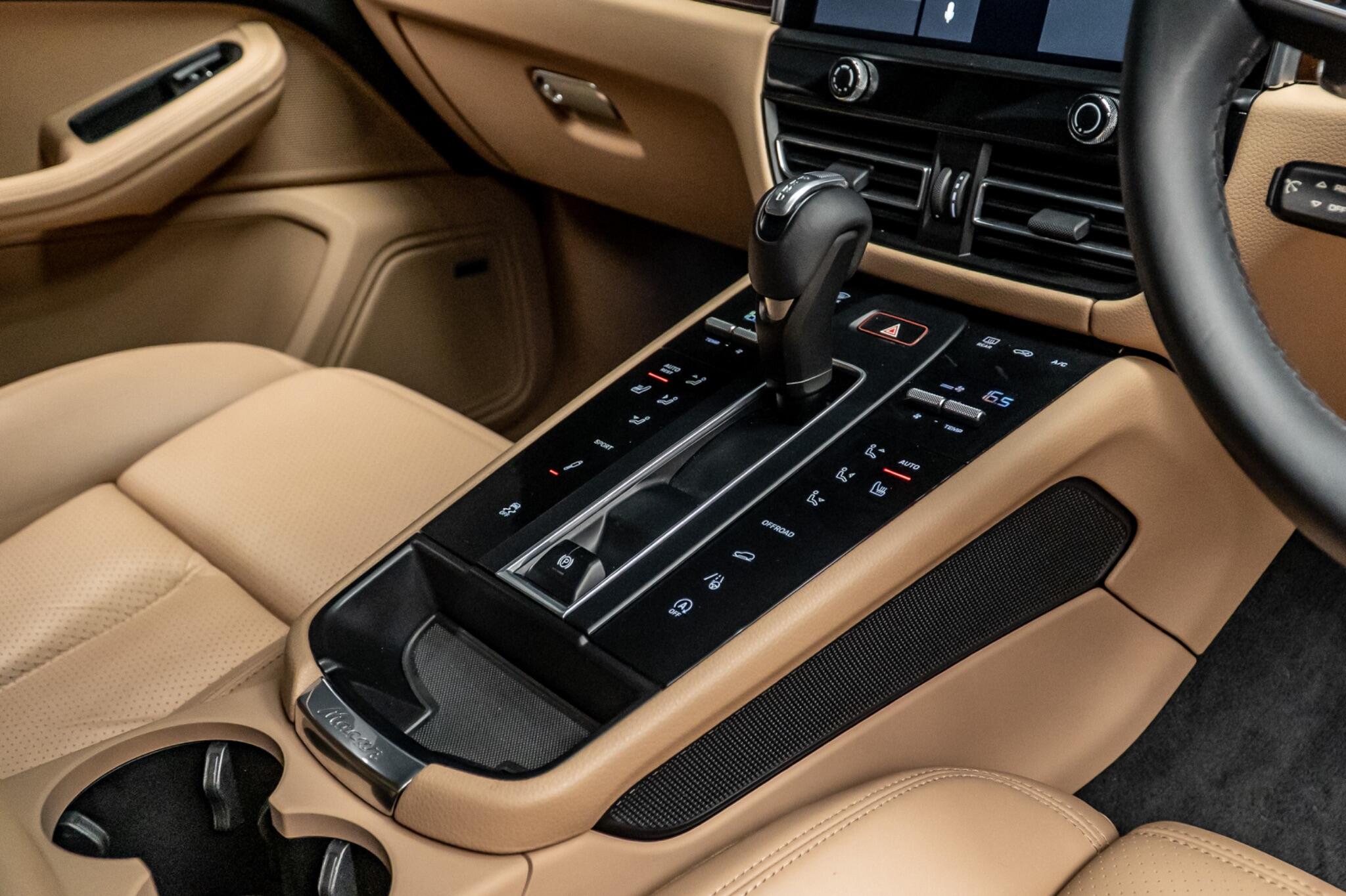 Porsche Macan view 34