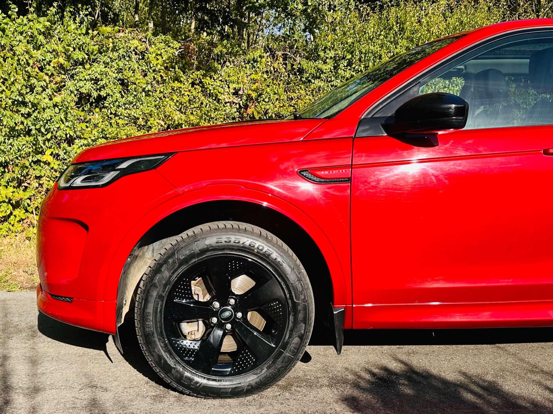 Land Rover Discovery Sport view 32